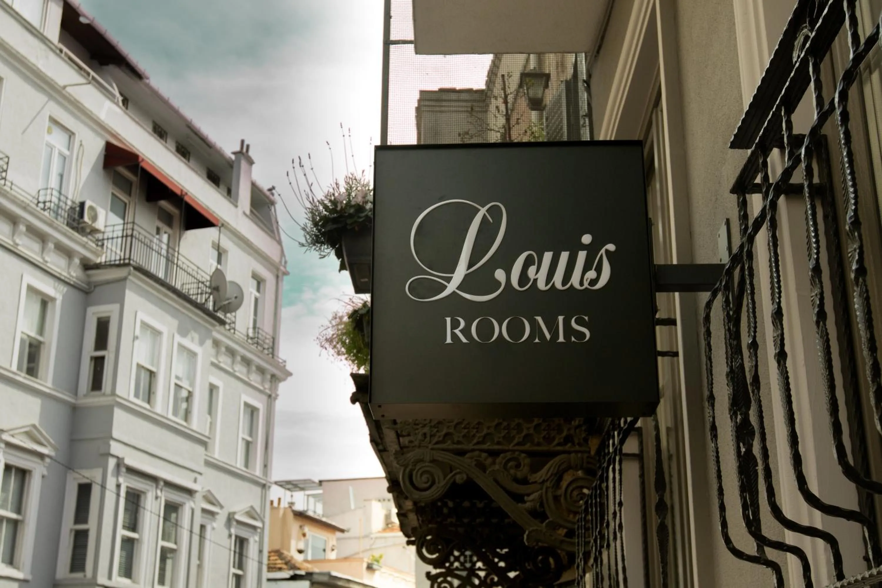 Property building in Louis Rooms