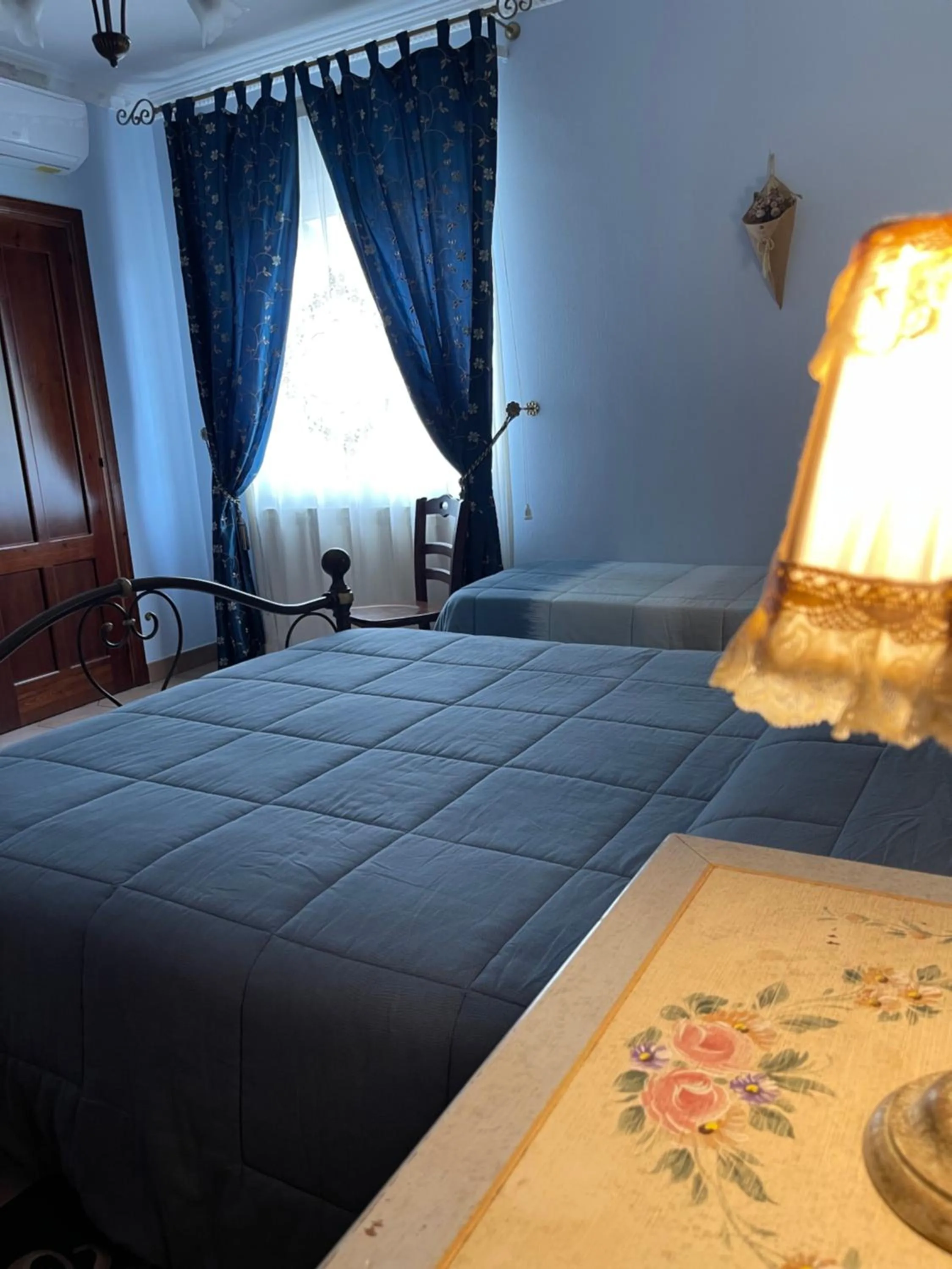 Large Double Room in Villa Russo
