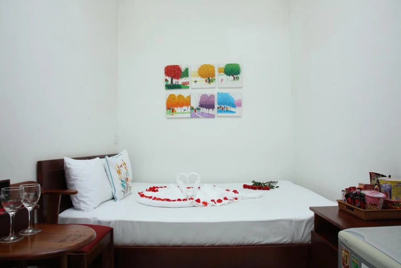Standard Queen Room in An Bình Tài Hotel