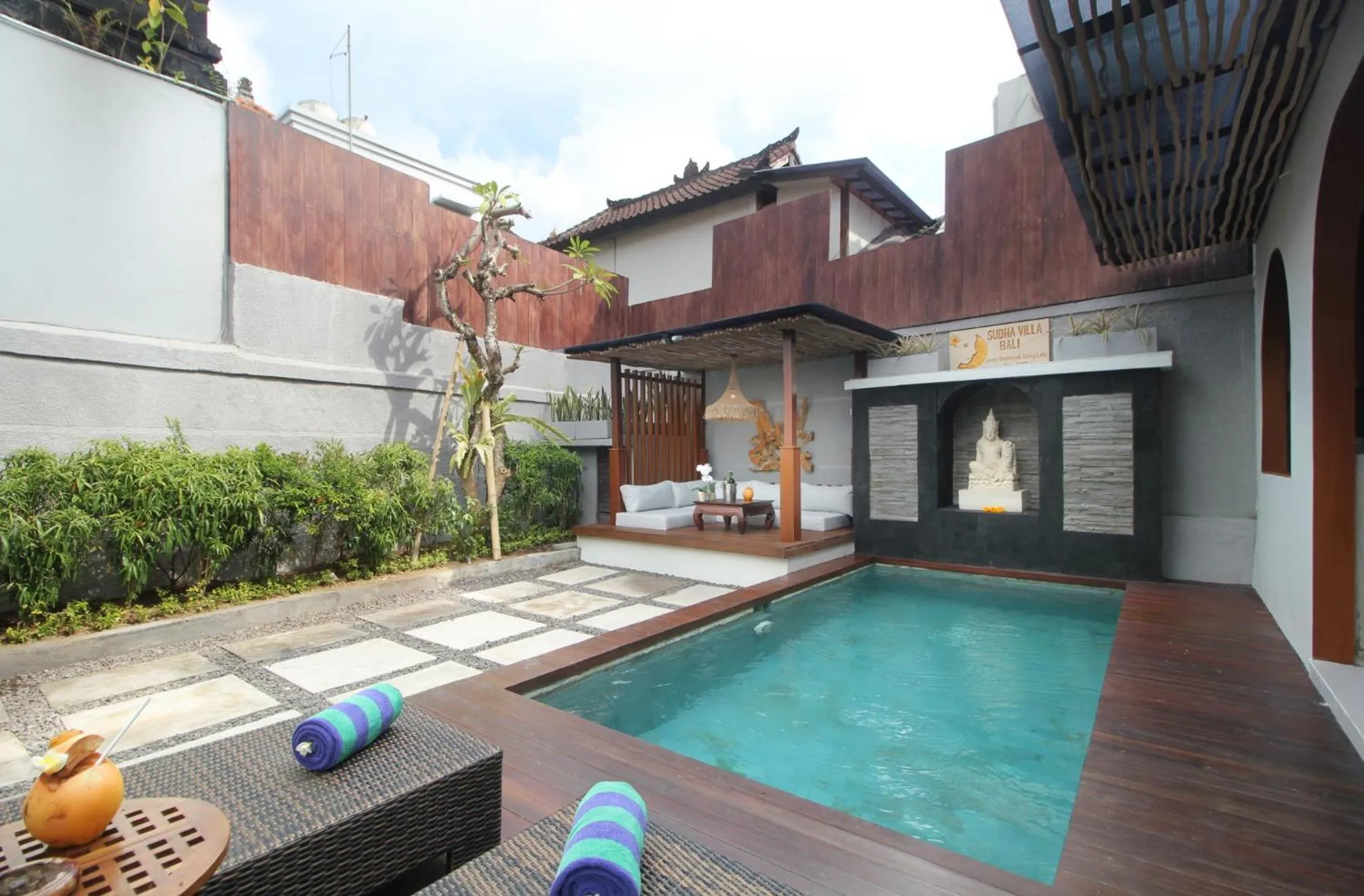 Pool view in Sudha Villa Bali Anyelir