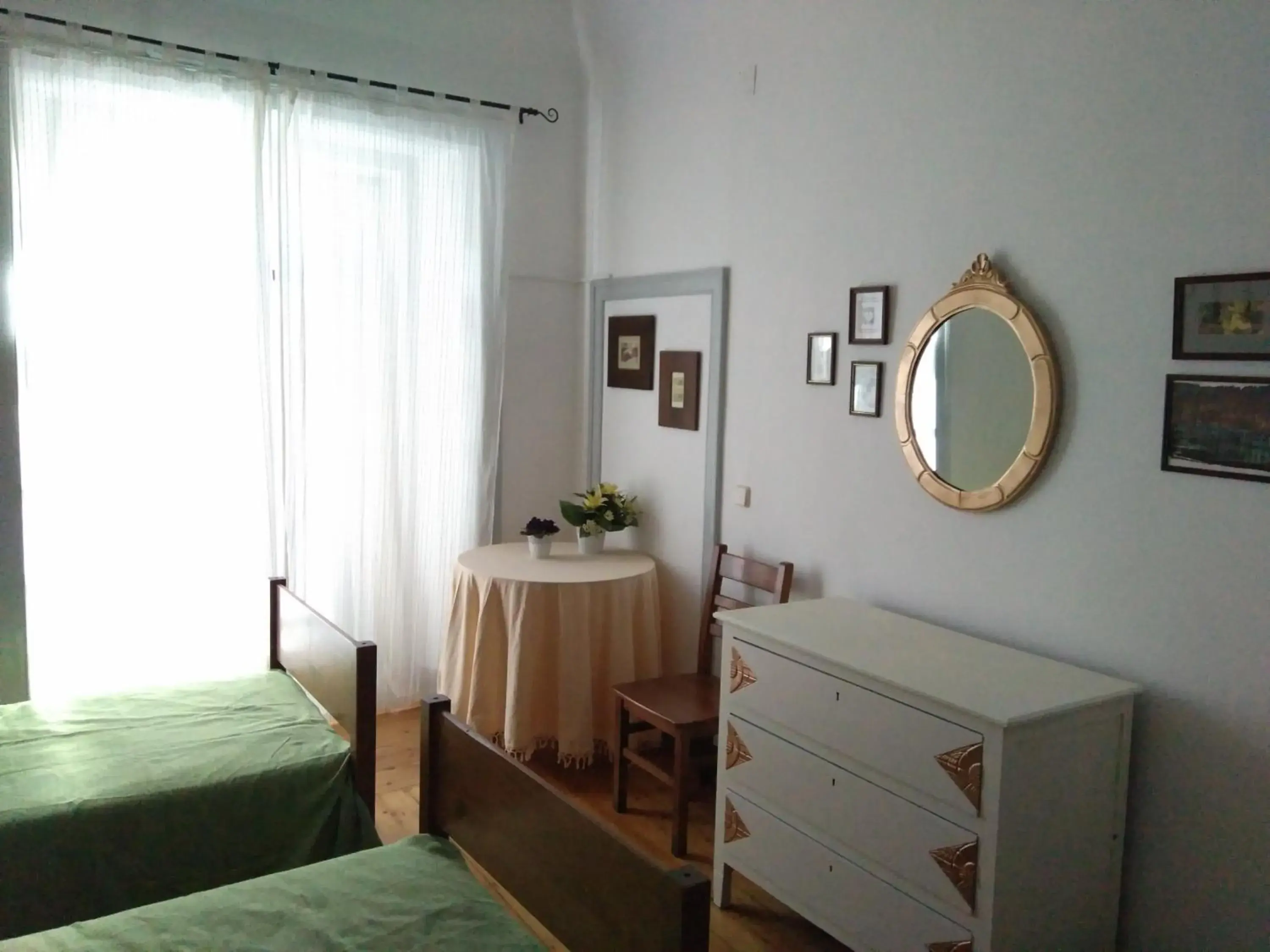 Classic Double Room with Balcony in Hostel Raymundo Classic Double Room with Balcony in Hostel Raymundo
