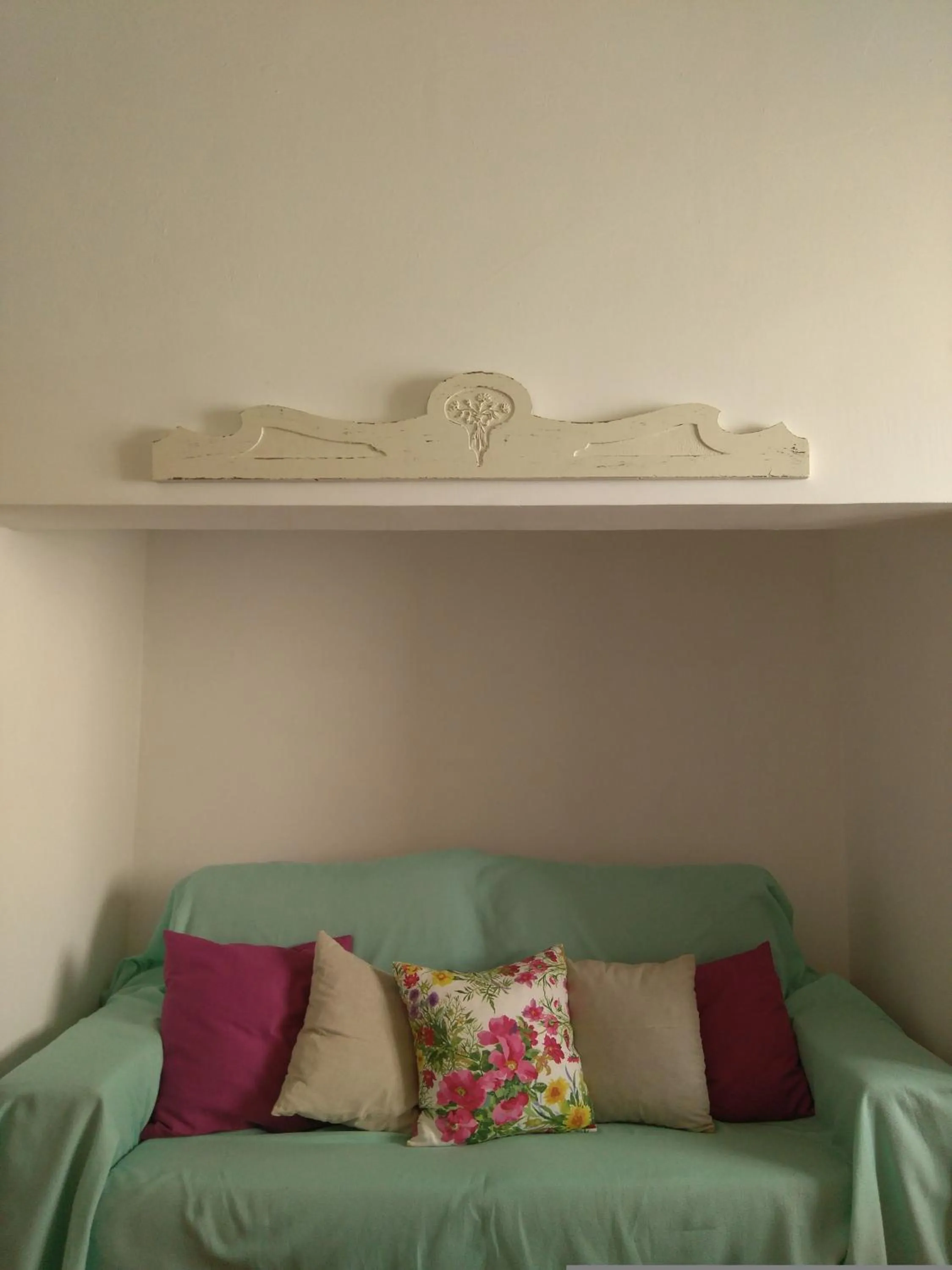 Communal lounge/ TV room in Hostel Raymundo