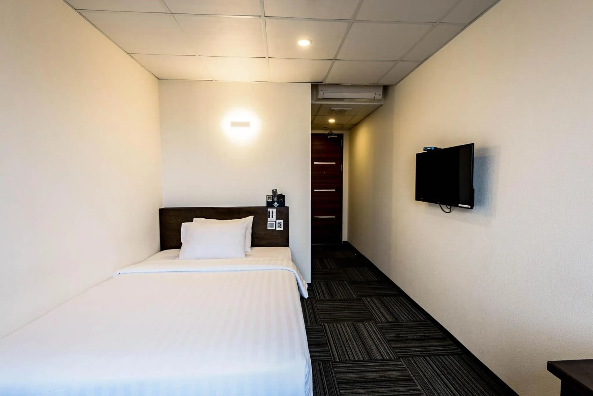 Photo of the whole room, Bed in Sakura Hotel 3