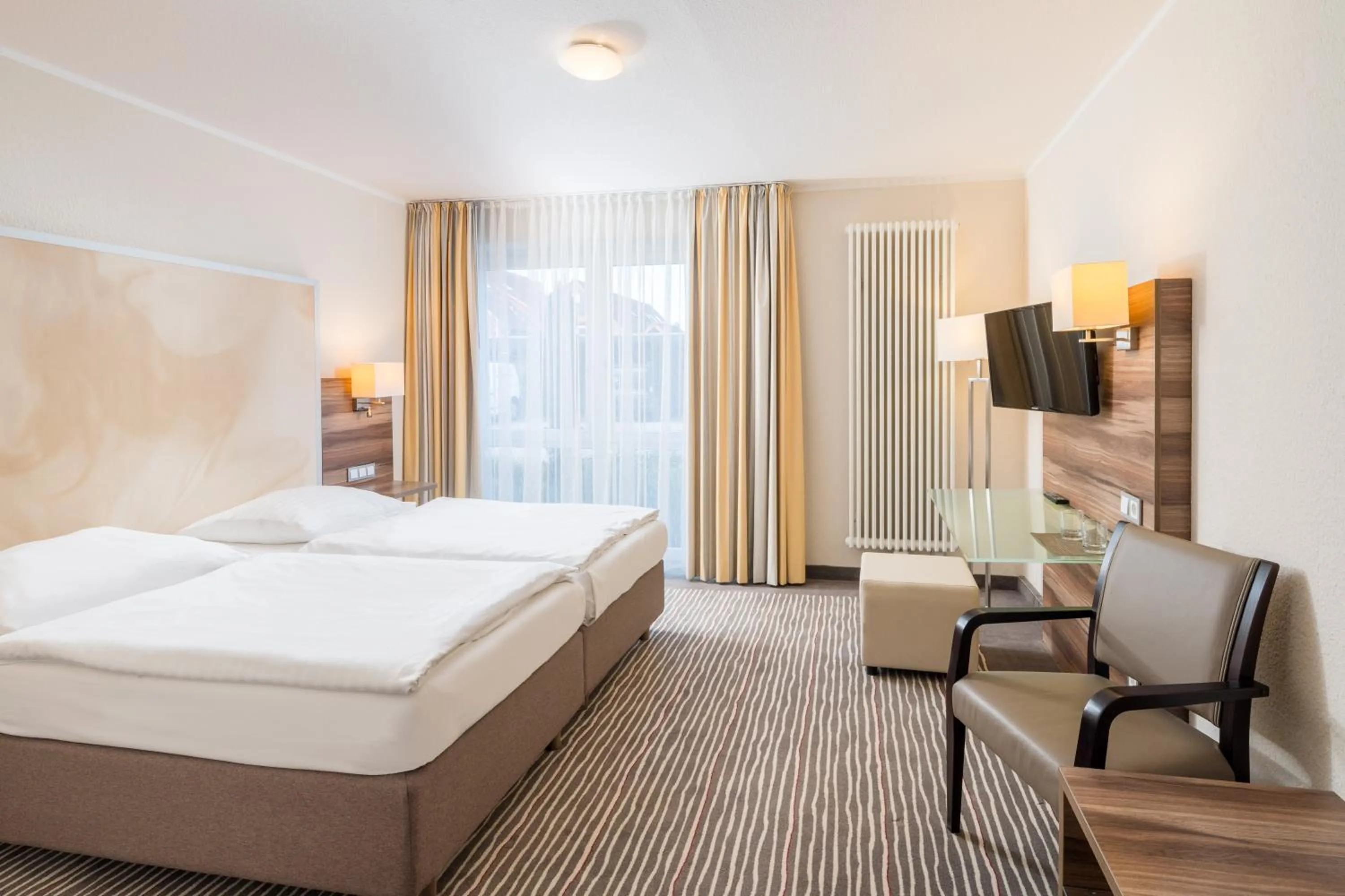 Photo of the whole room, Bed in Balland's Hotel & Restaurant