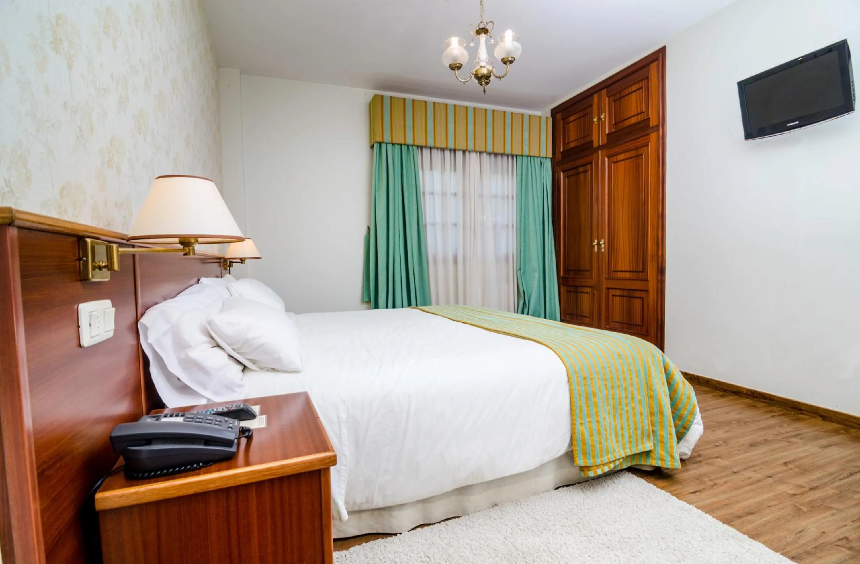 Photo of the whole room, Bed in Hotel & Apartamentos Cons da Garda