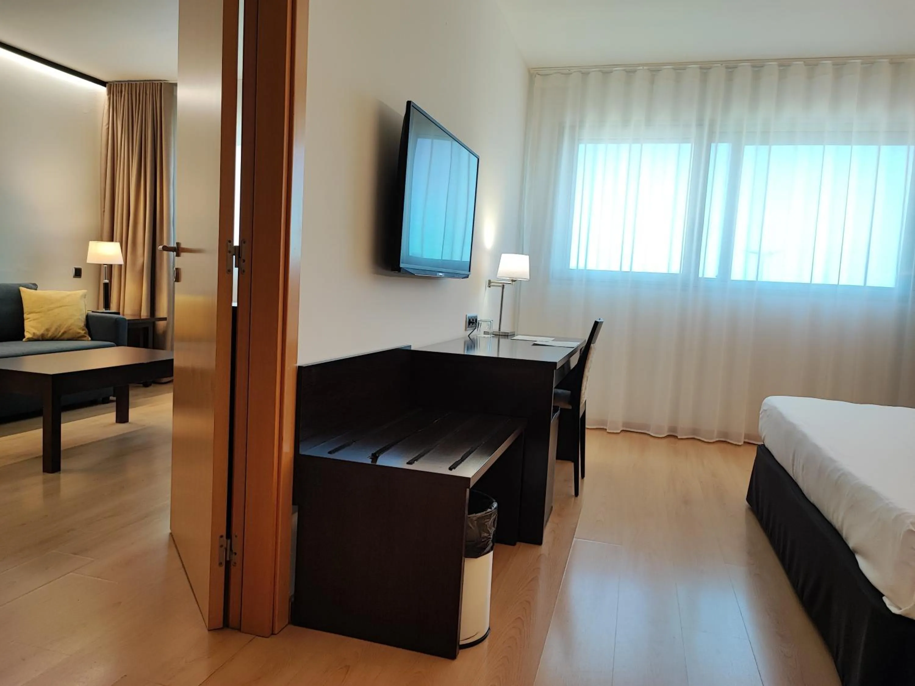 Photo of the whole room, Bed in Tarraco Park Tarragona