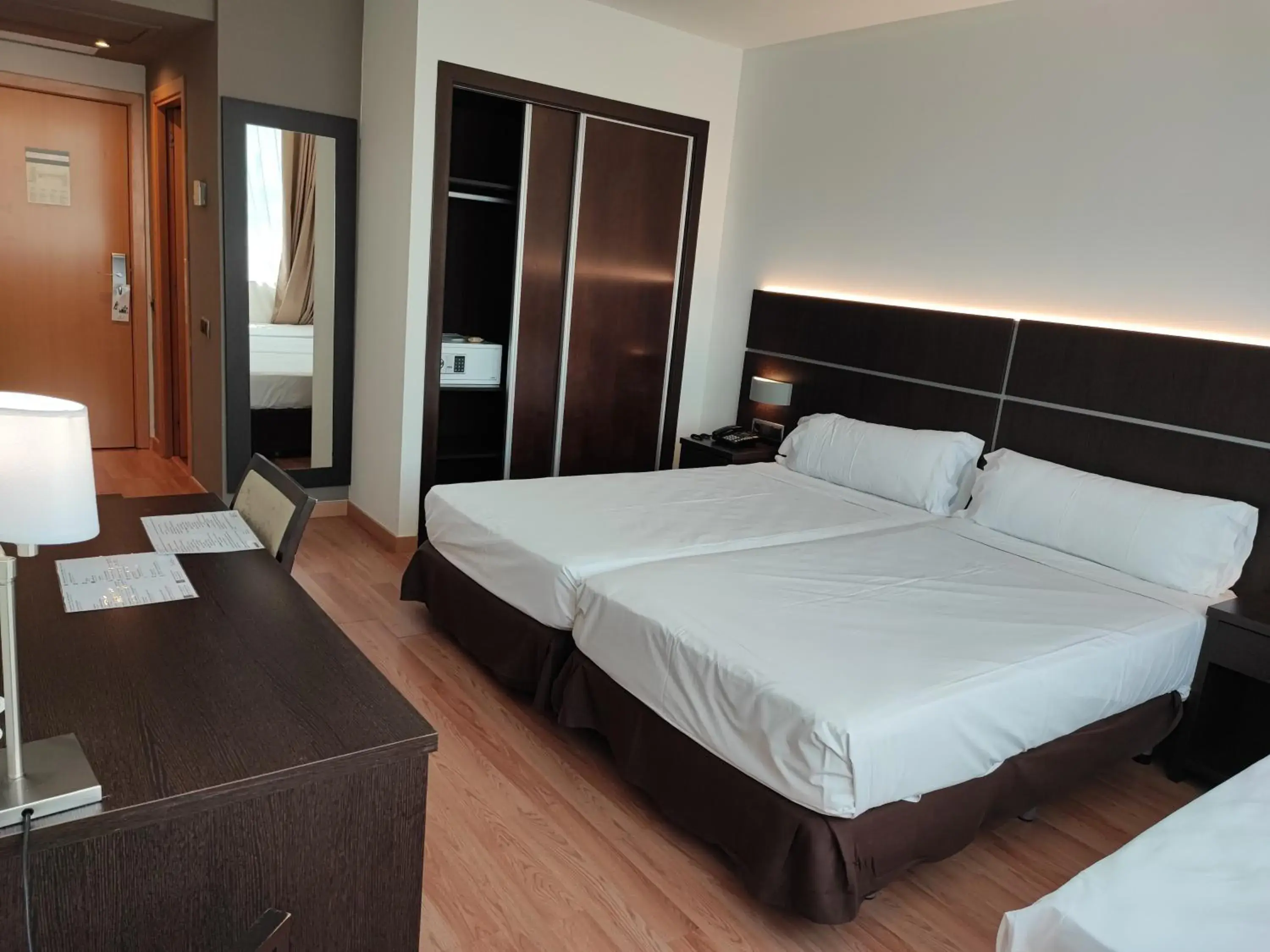 Photo of the whole room, Bed in Tarraco Park Tarragona Photo of the whole room, Bed in Tarraco Park Tarragona