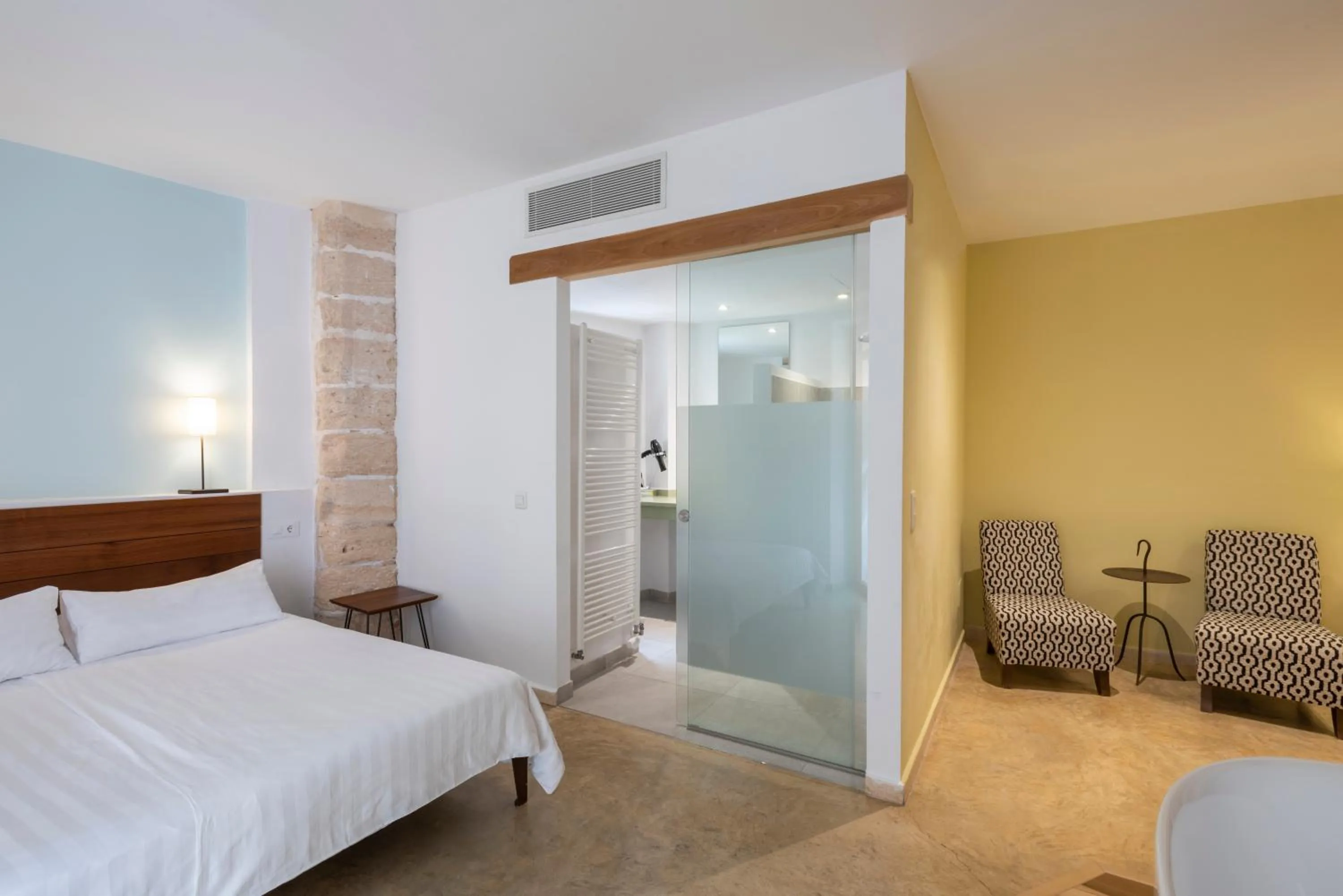 Photo of the whole room, Bed in Palau Sa Font