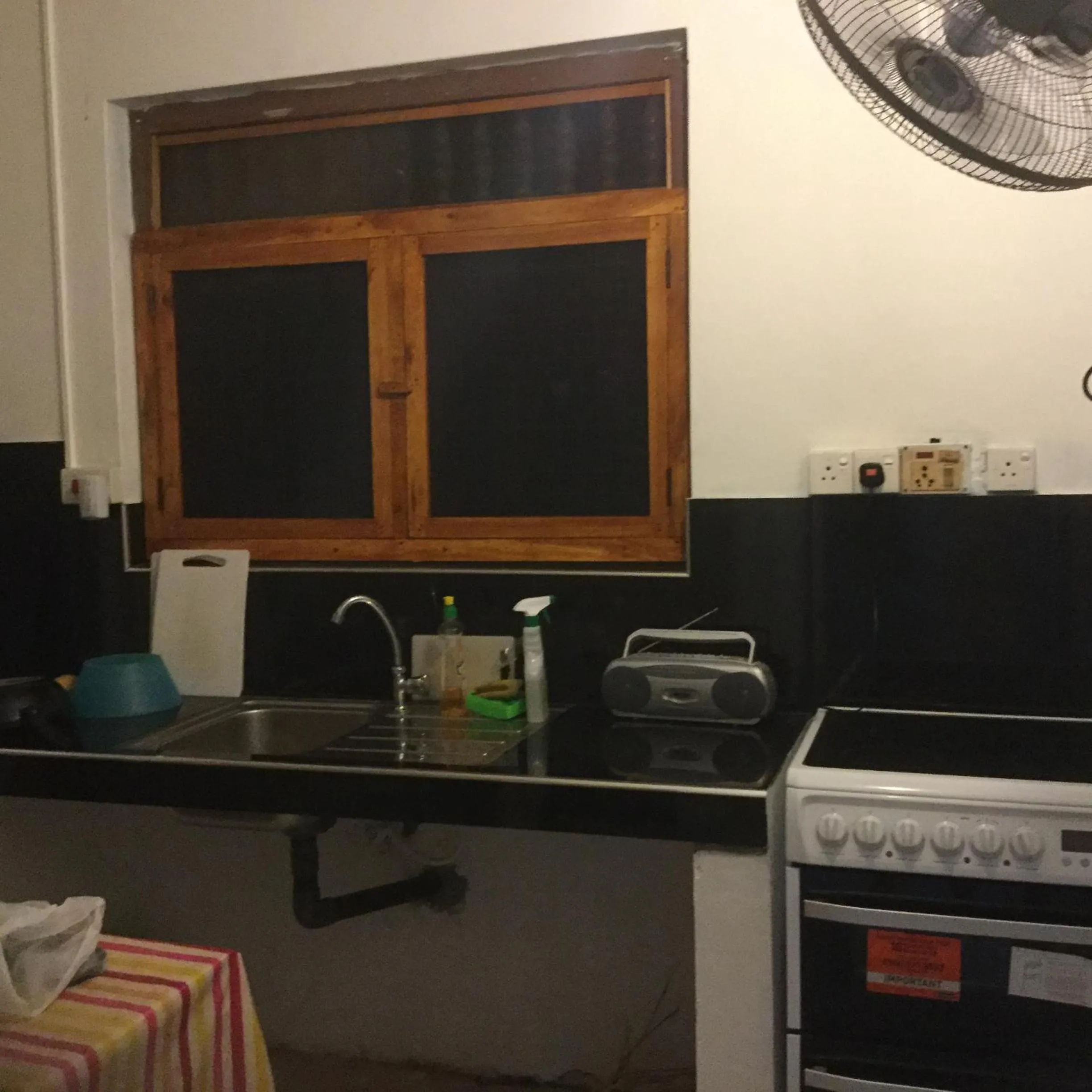 Kitchen or kitchenette in Galappathie Residence