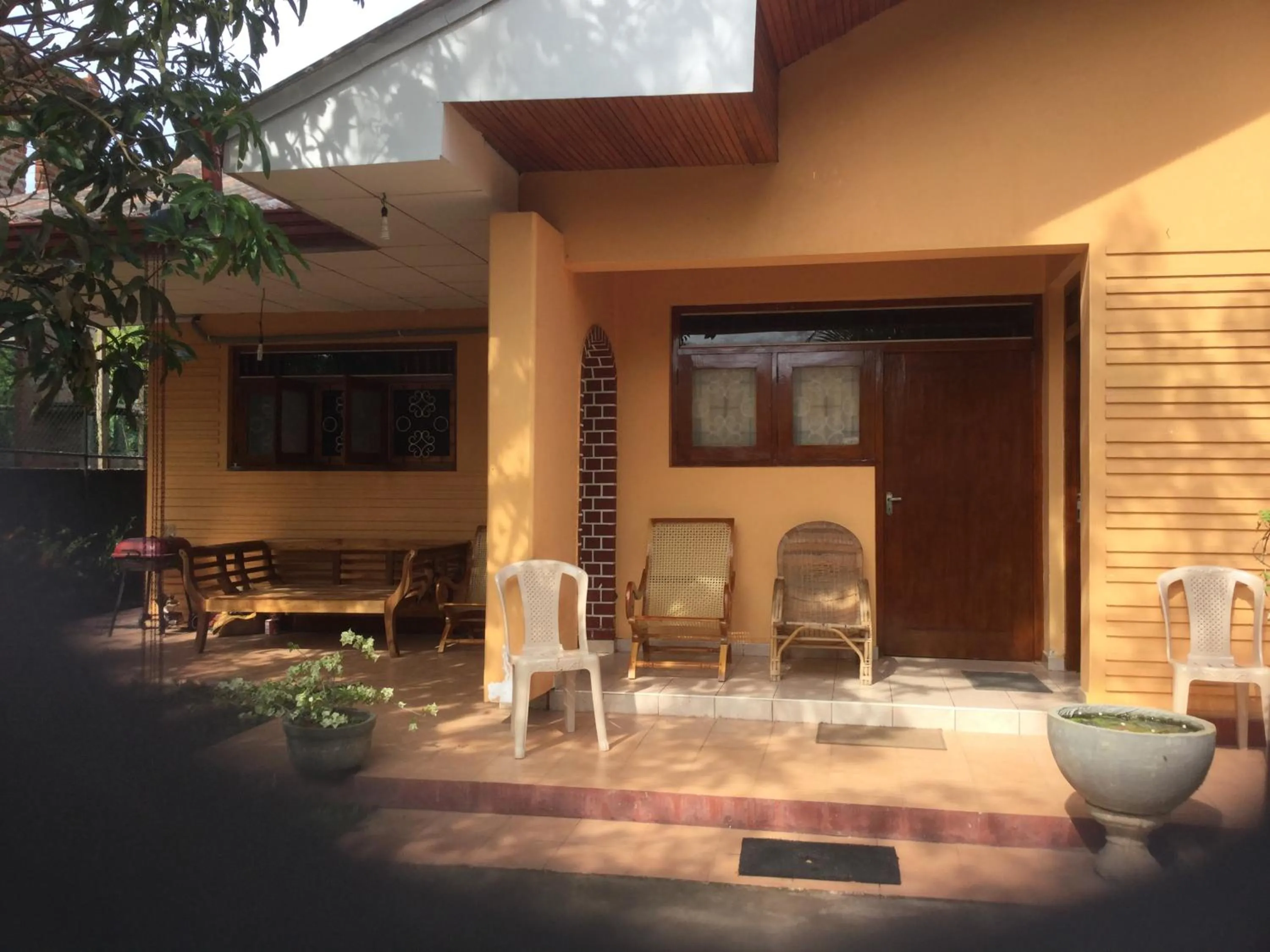 Facade/entrance in Galappathie Residence