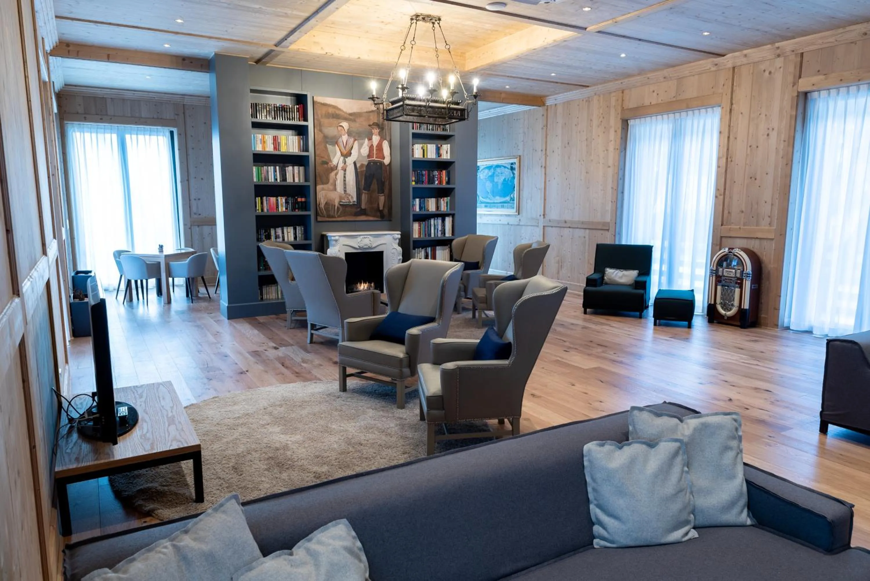 Communal lounge/ TV room in Cristallo Wellness Hotel