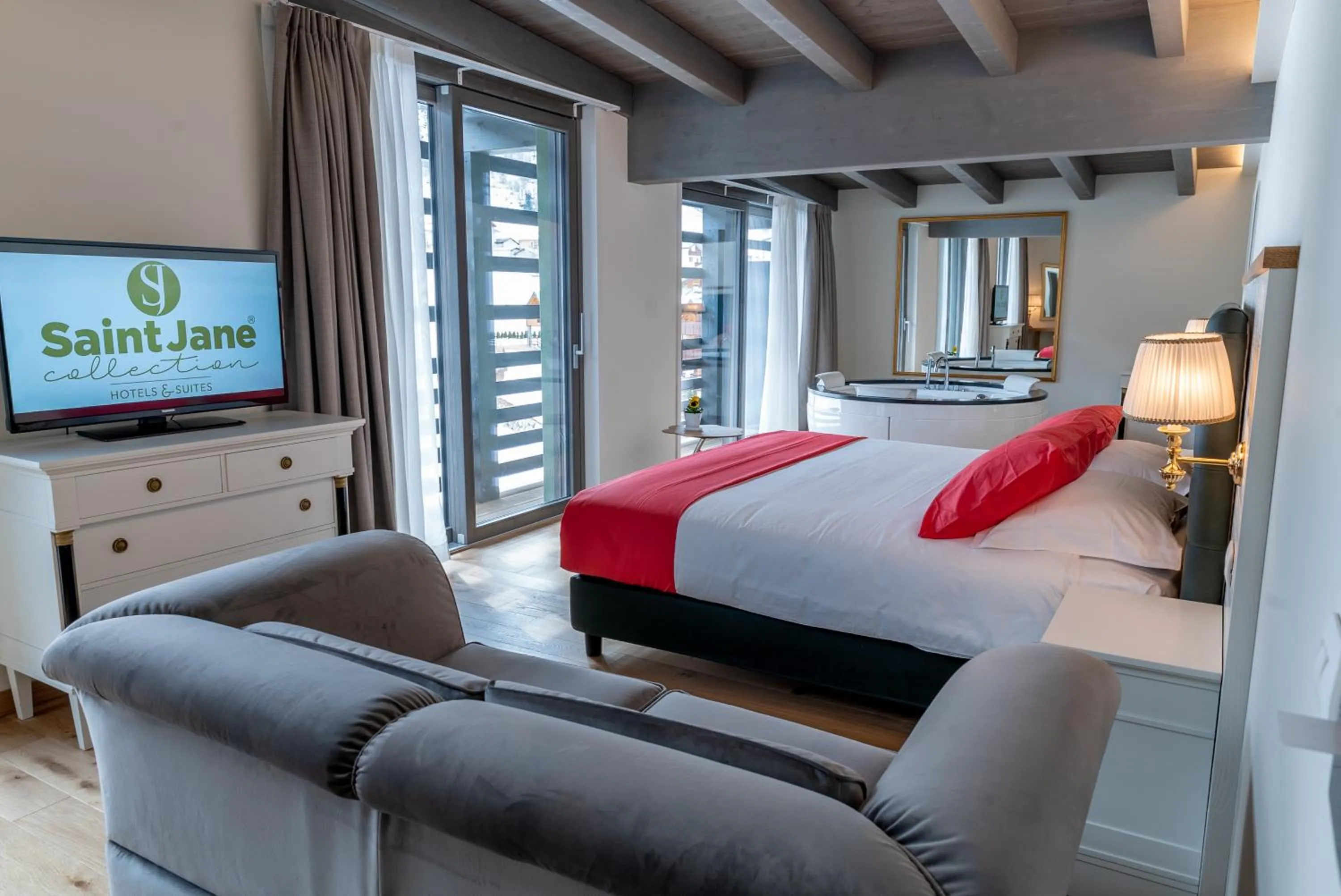 Photo of the whole room, Bed in Cristallo Wellness Hotel