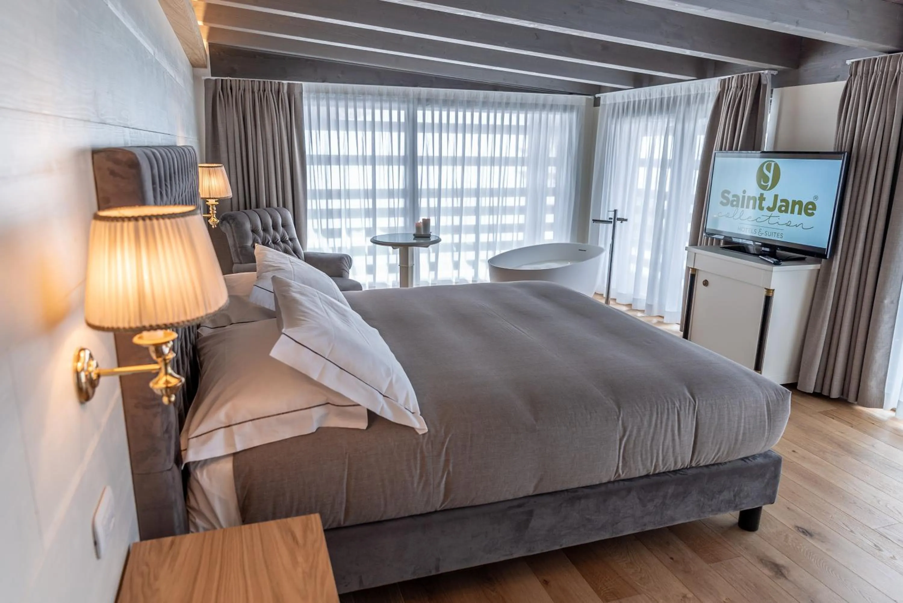 Photo of the whole room, Bed in Cristallo Wellness Hotel