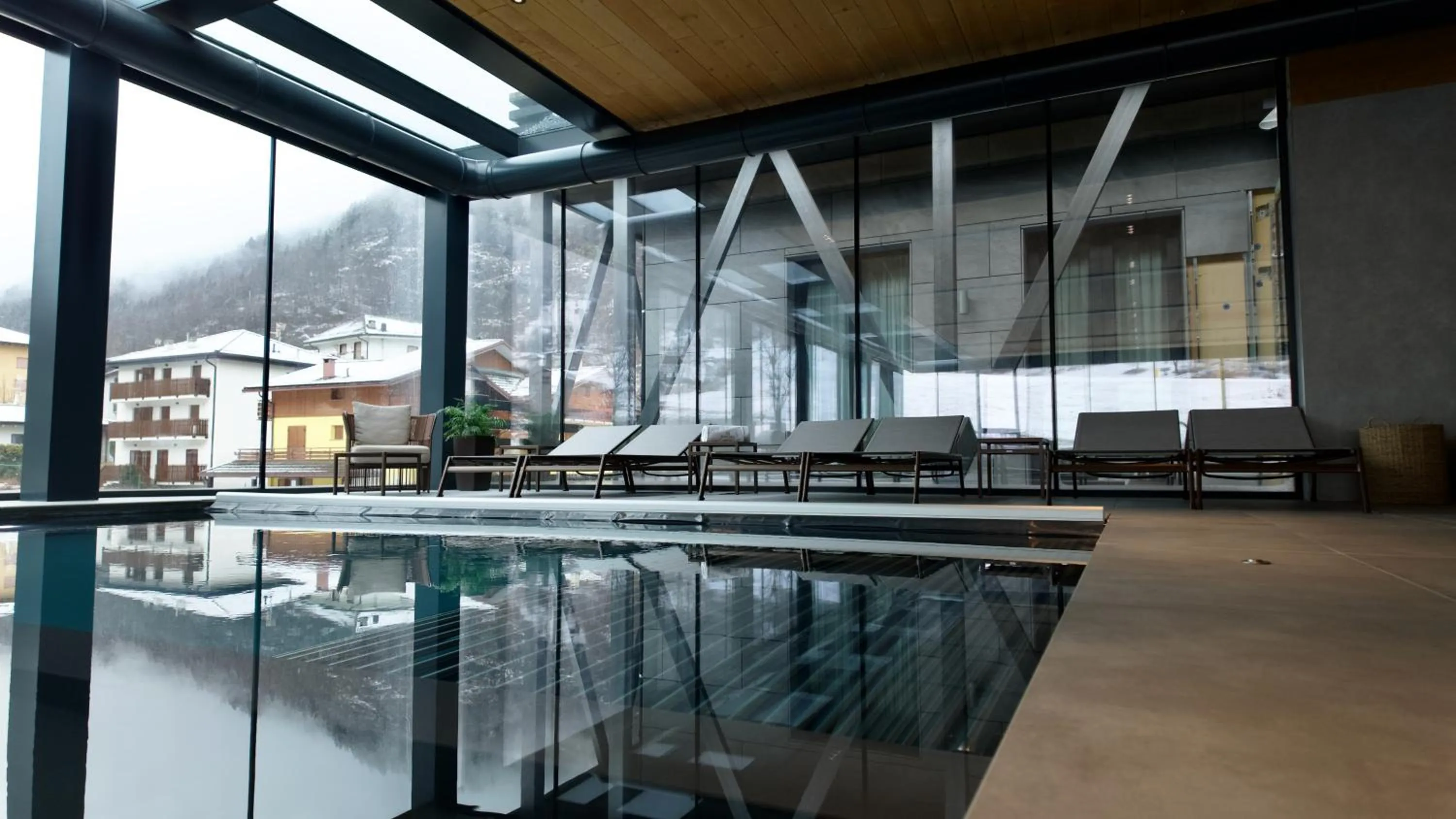 Swimming pool in Cristallo Wellness Hotel