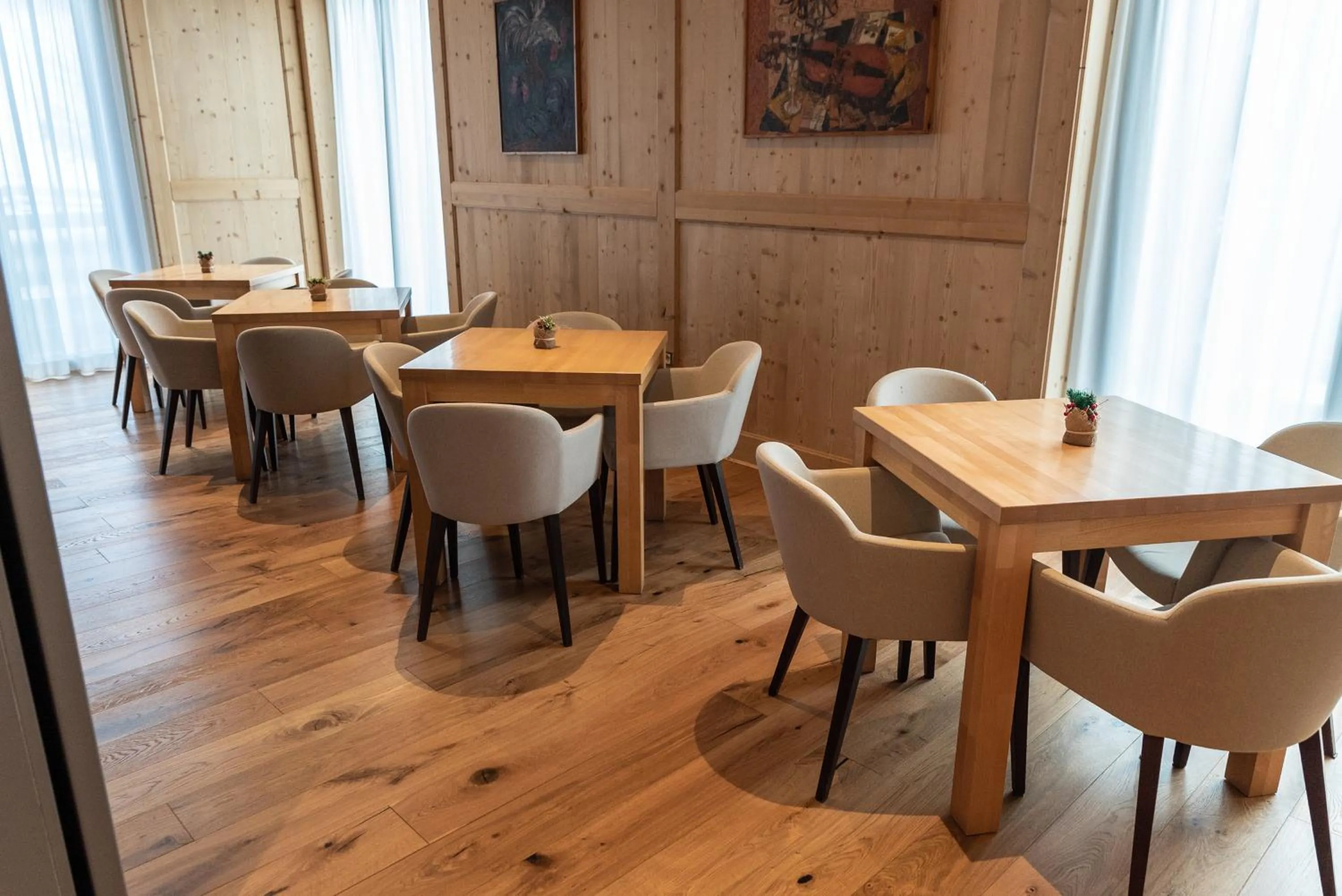 Communal lounge/ TV room in Cristallo Wellness Hotel