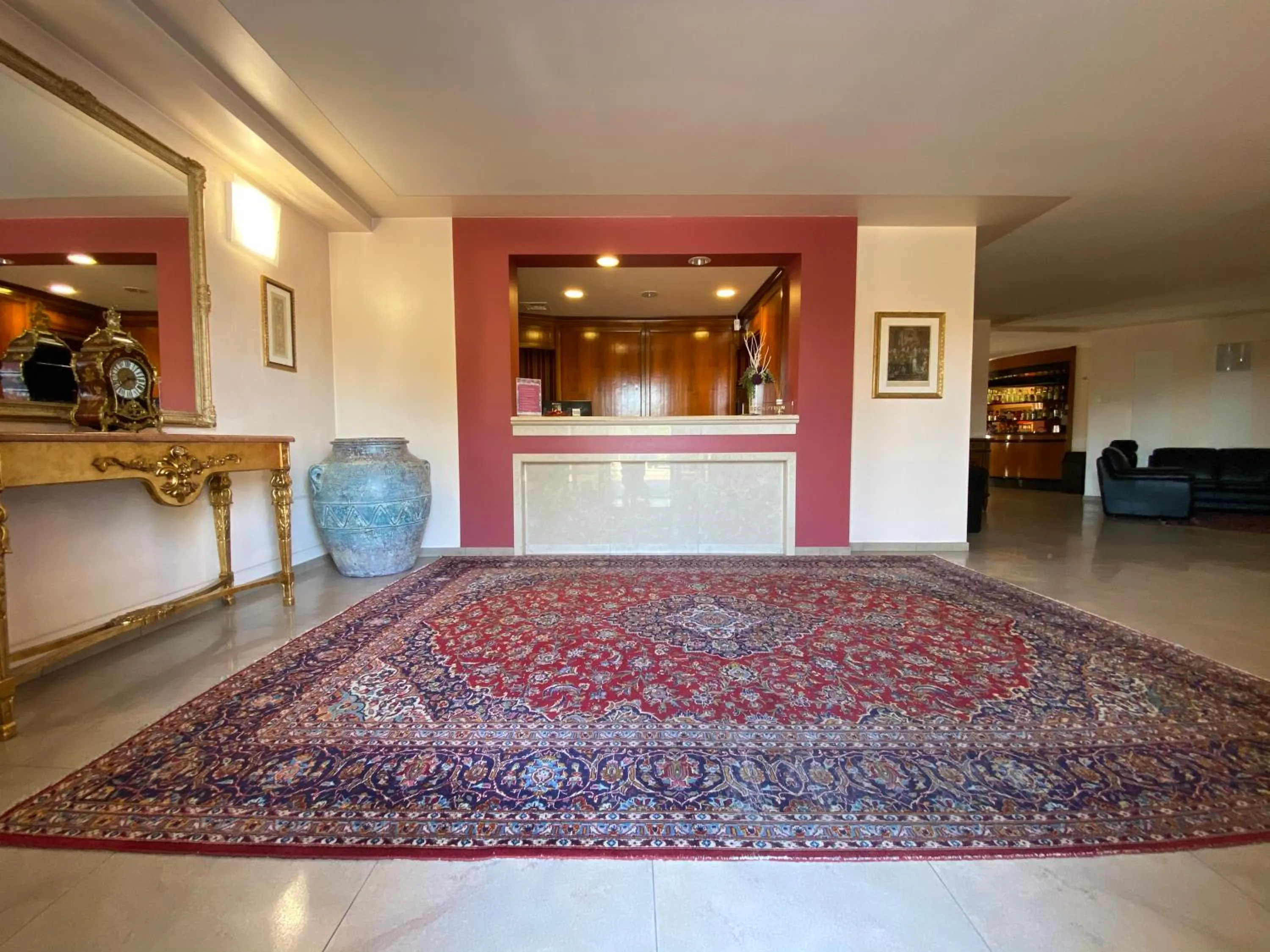 Lobby or reception, Bed in Hotel Daniel