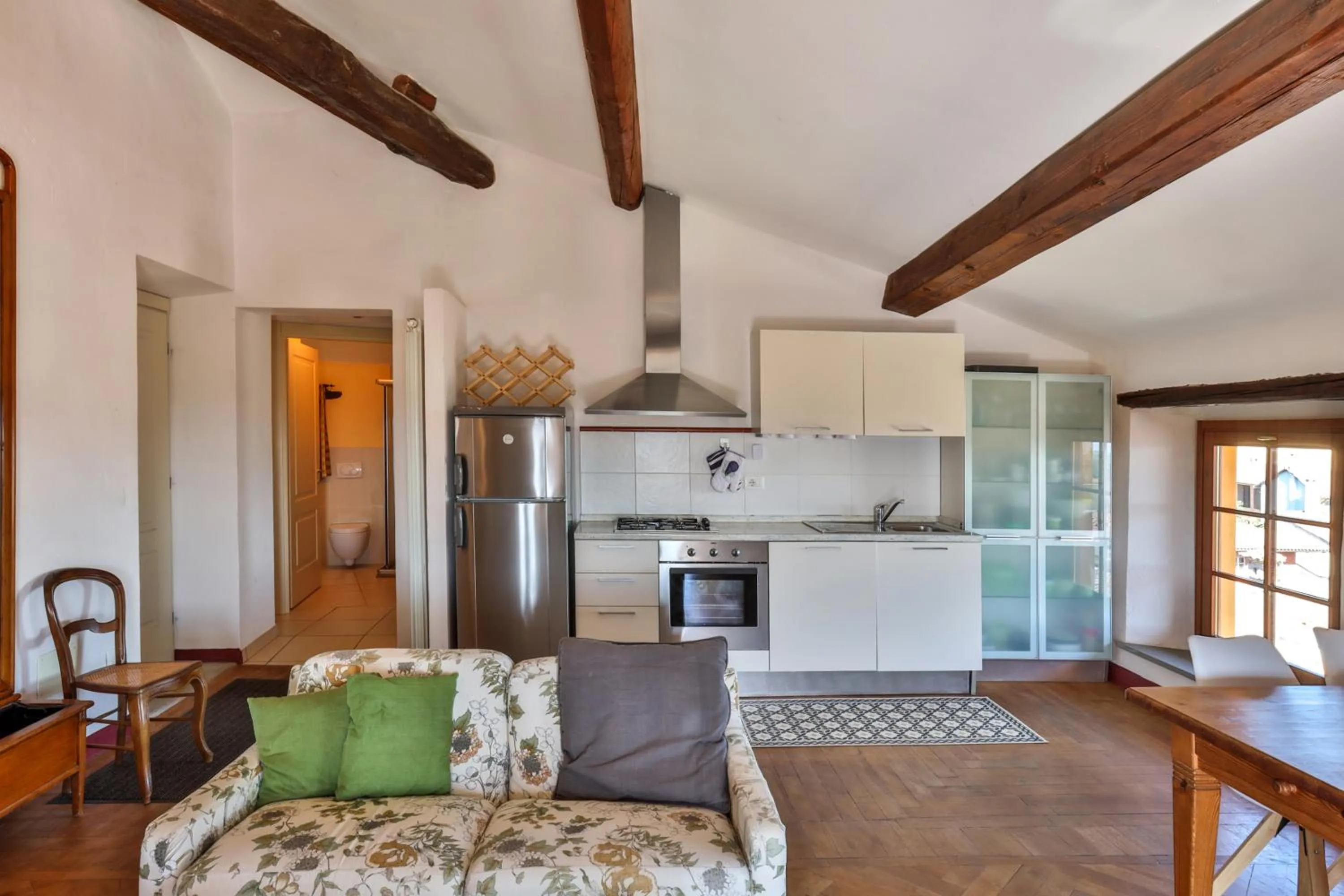 Kitchen or kitchenette in Villa Pesce, Mombaruzzo
