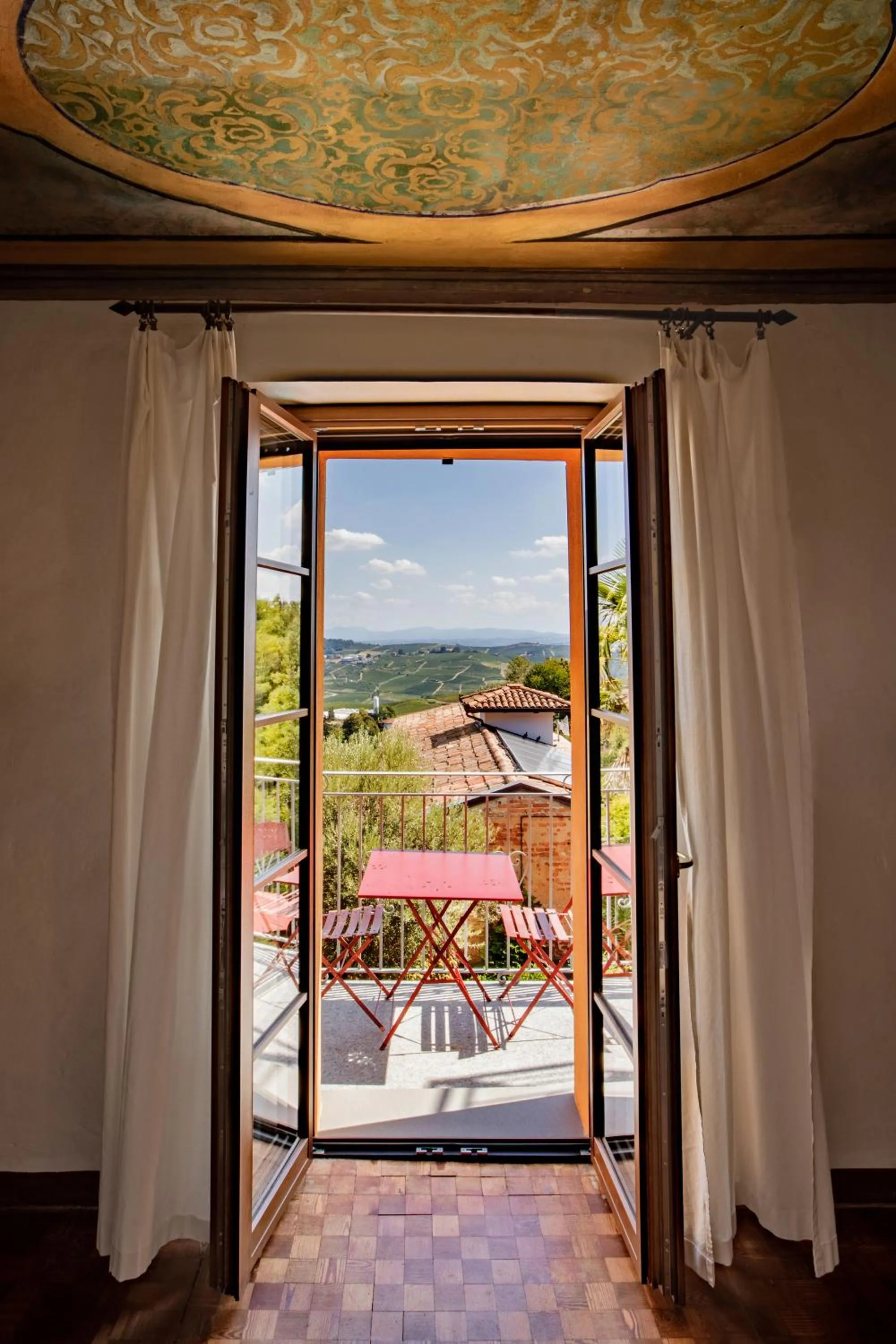 Balcony/Terrace in Villa Pesce, Mombaruzzo