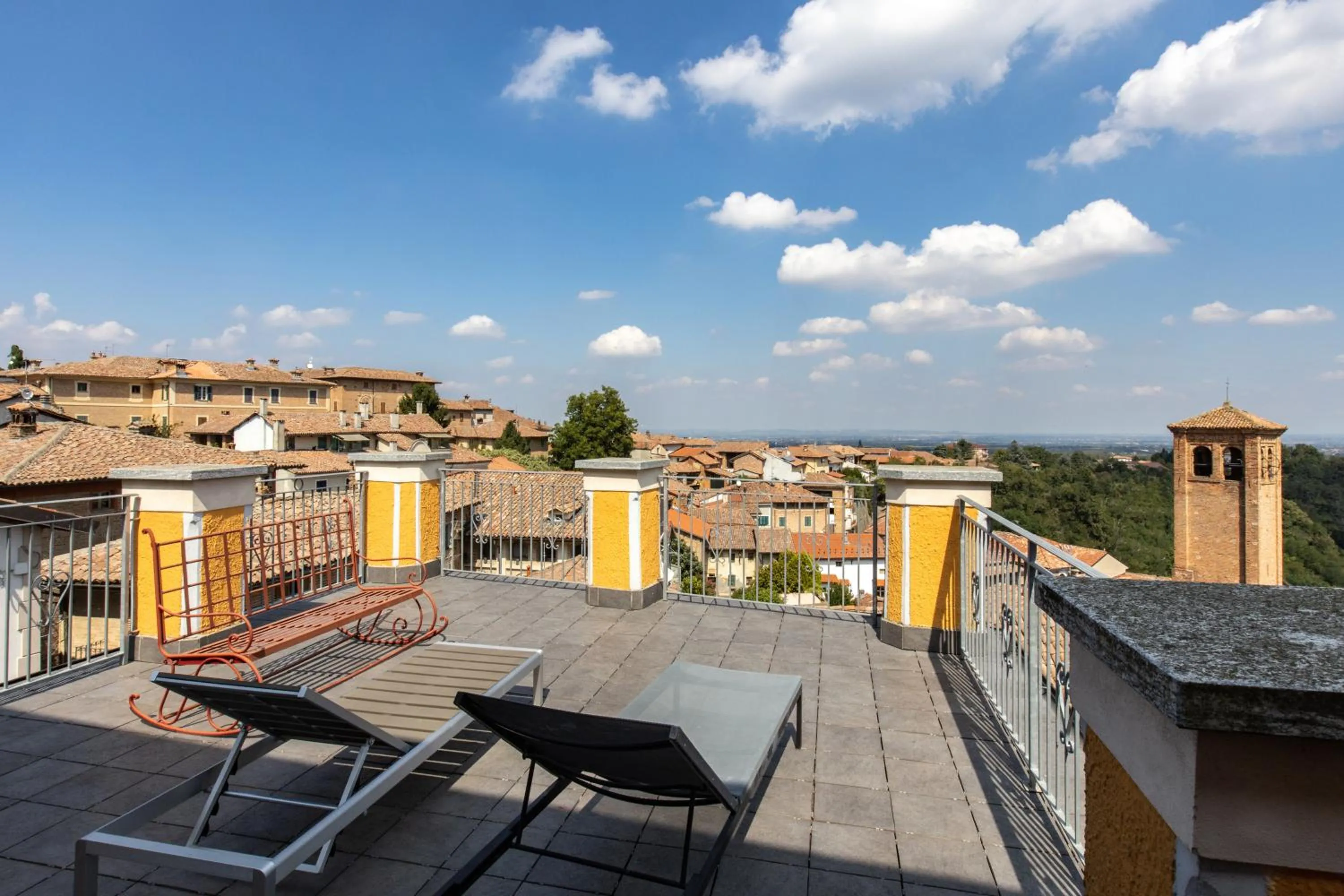 Balcony/Terrace in Villa Pesce, Mombaruzzo