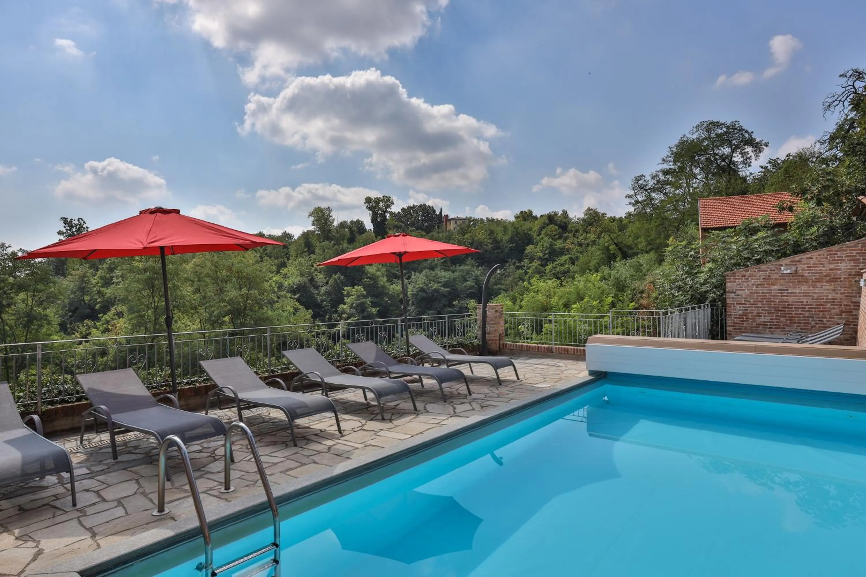 Swimming pool in Villa Pesce, Mombaruzzo