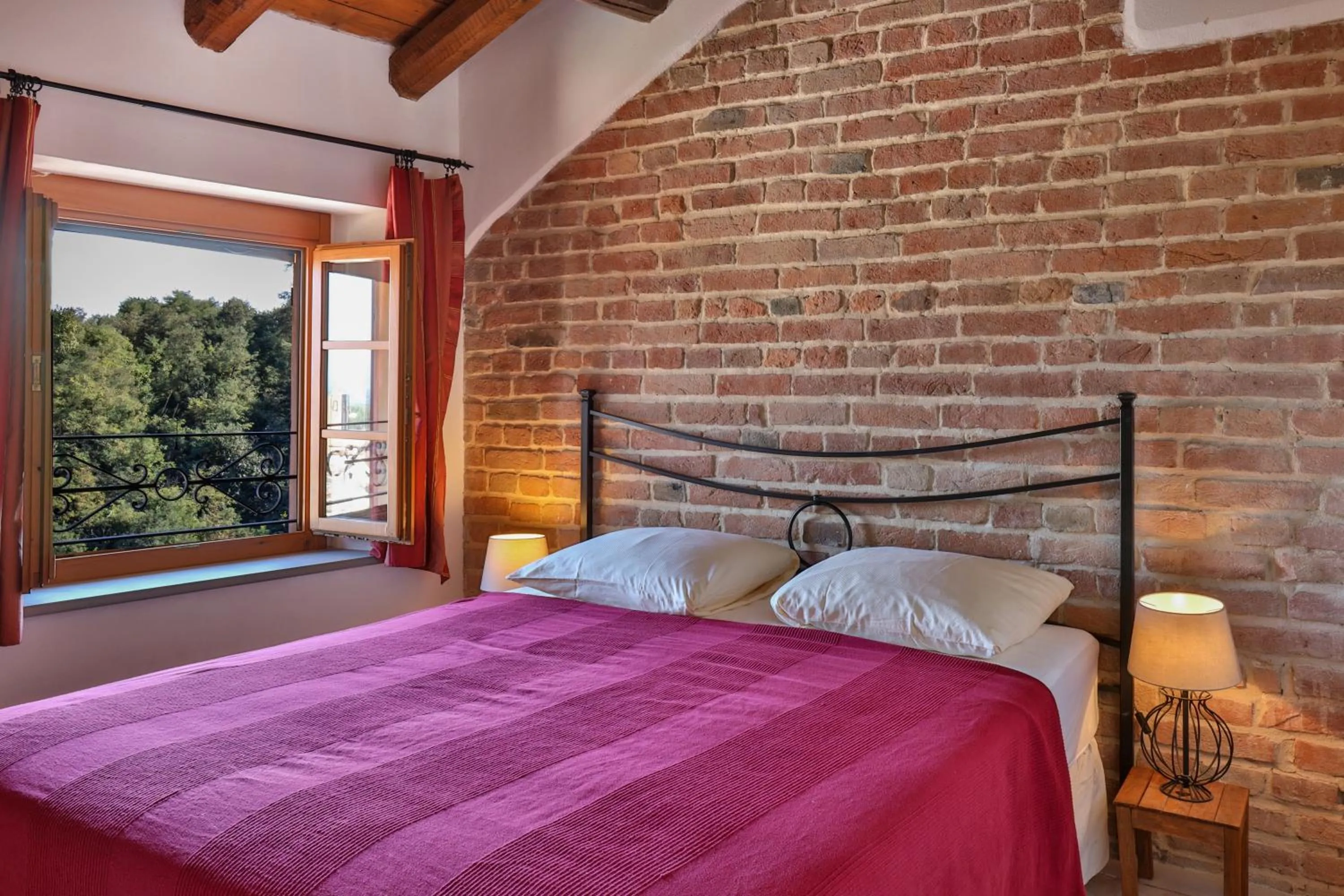 Bedroom, Bed in Villa Pesce, Mombaruzzo