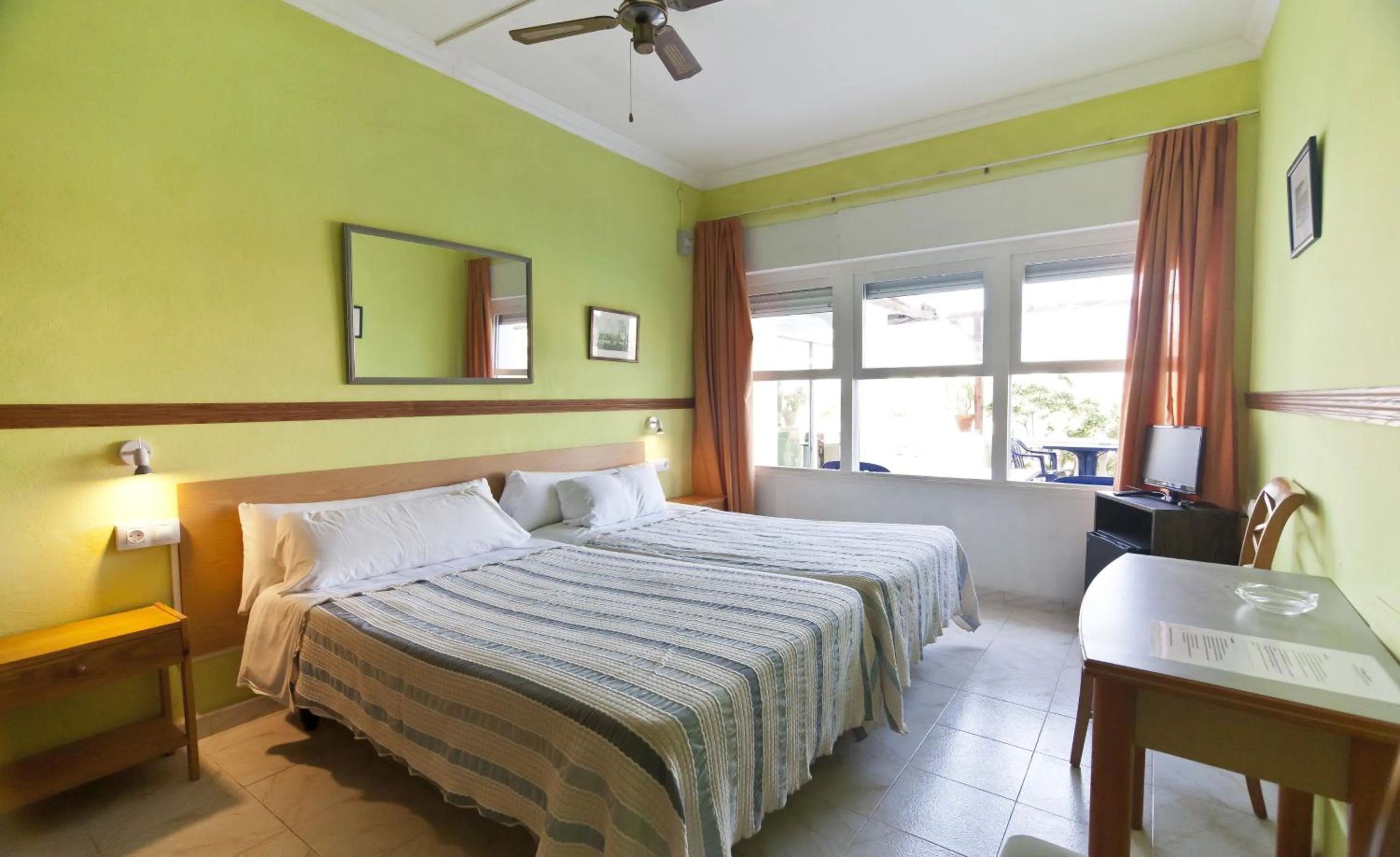 Bed in Cala Bona y Mar Blava