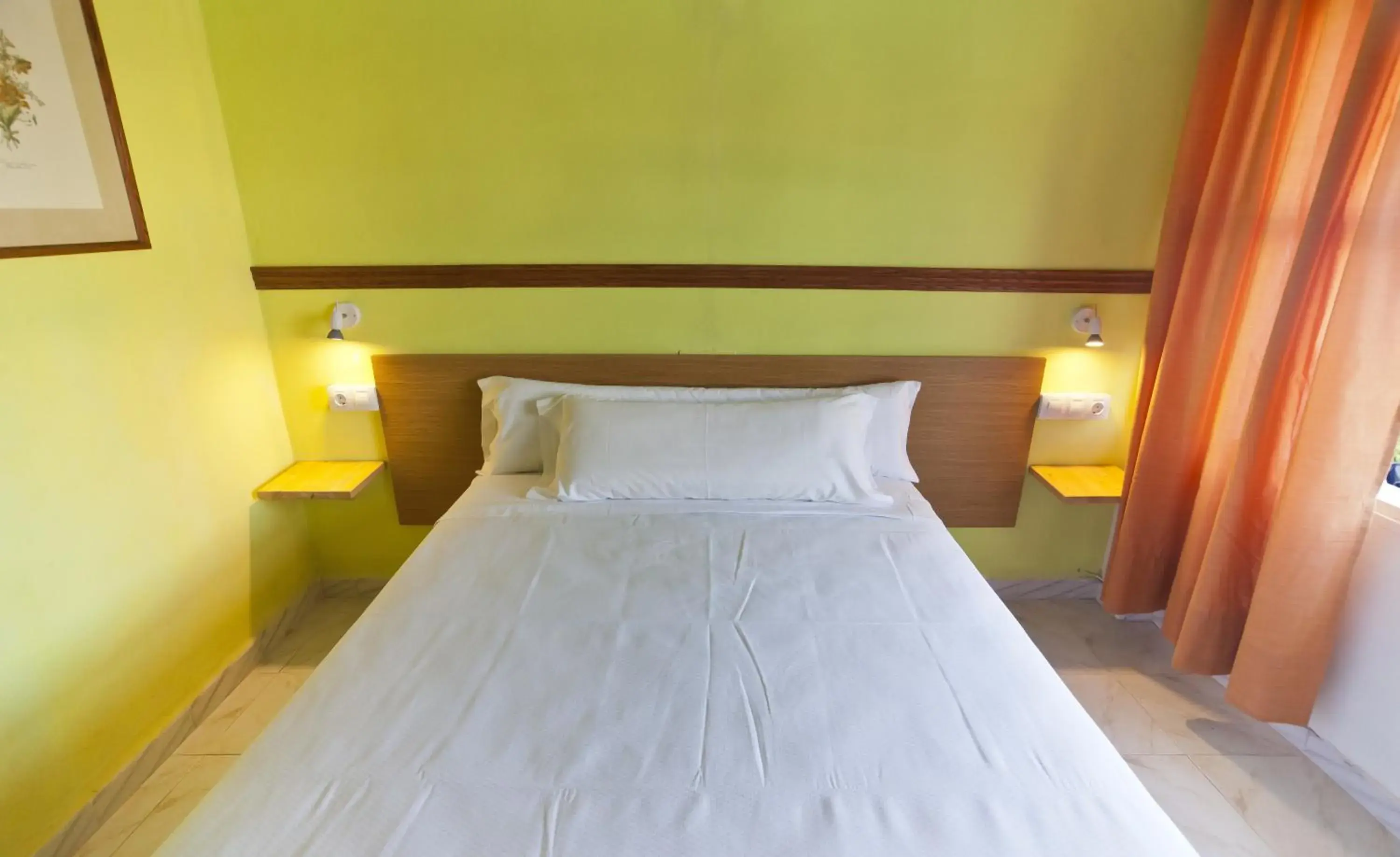 Budget Single Room - Ground Floor in Cala Bona y Mar Blava Budget Single Room - Ground Floor in Cala Bona y Mar Blava