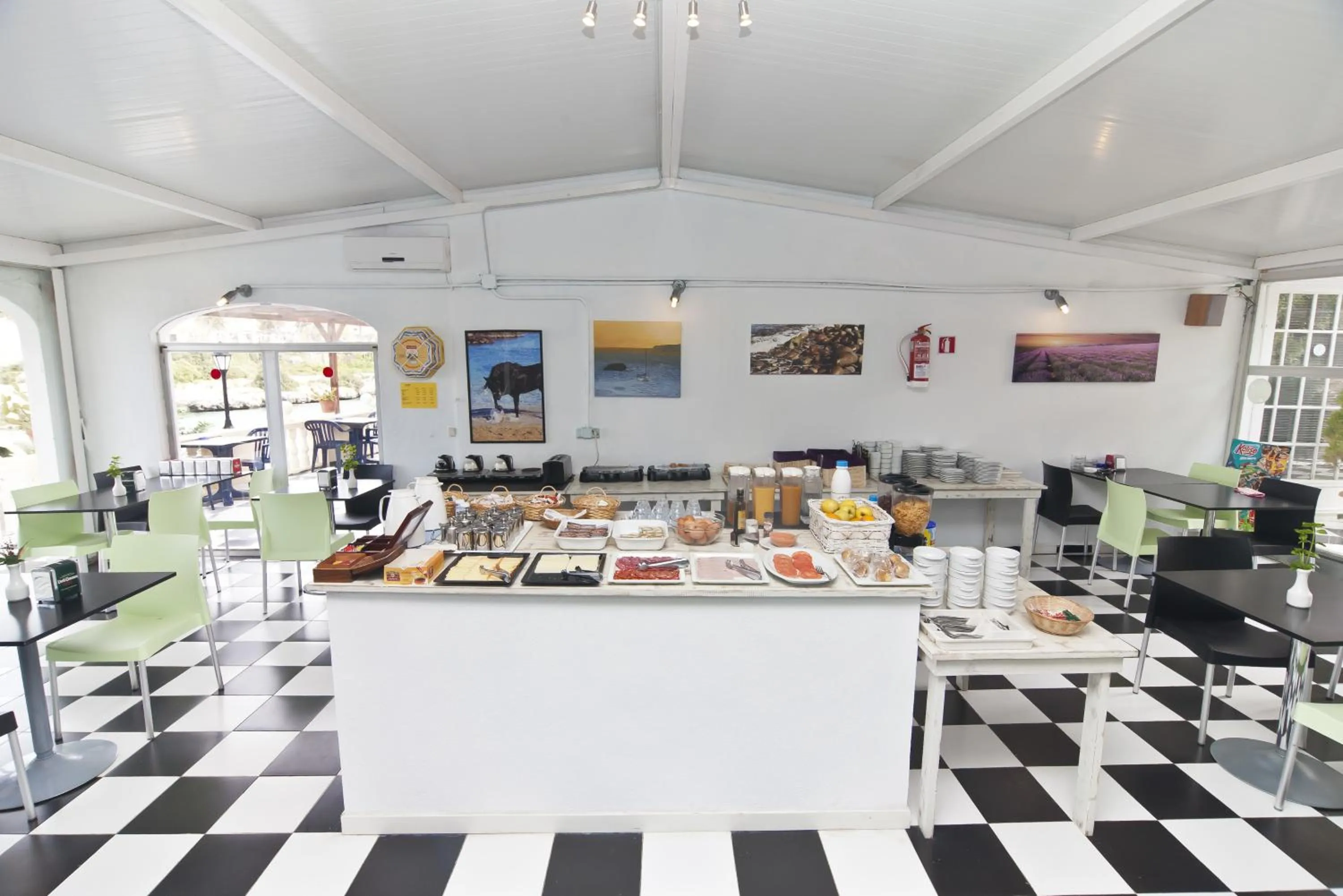 Buffet breakfast in Cala Bona y Mar Blava