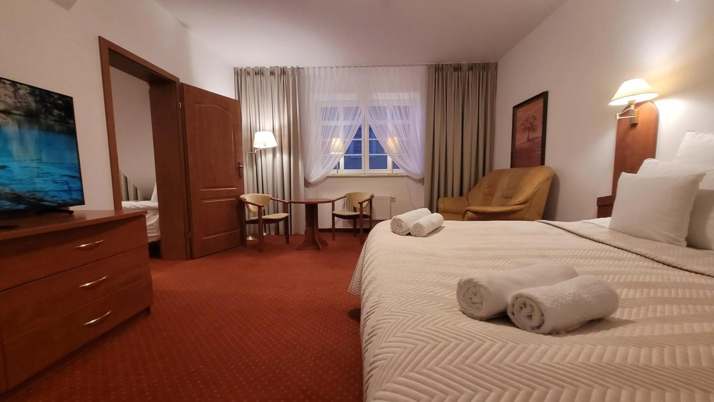 TV and multimedia, Bed in Maxim honorujemy bon turystyczny