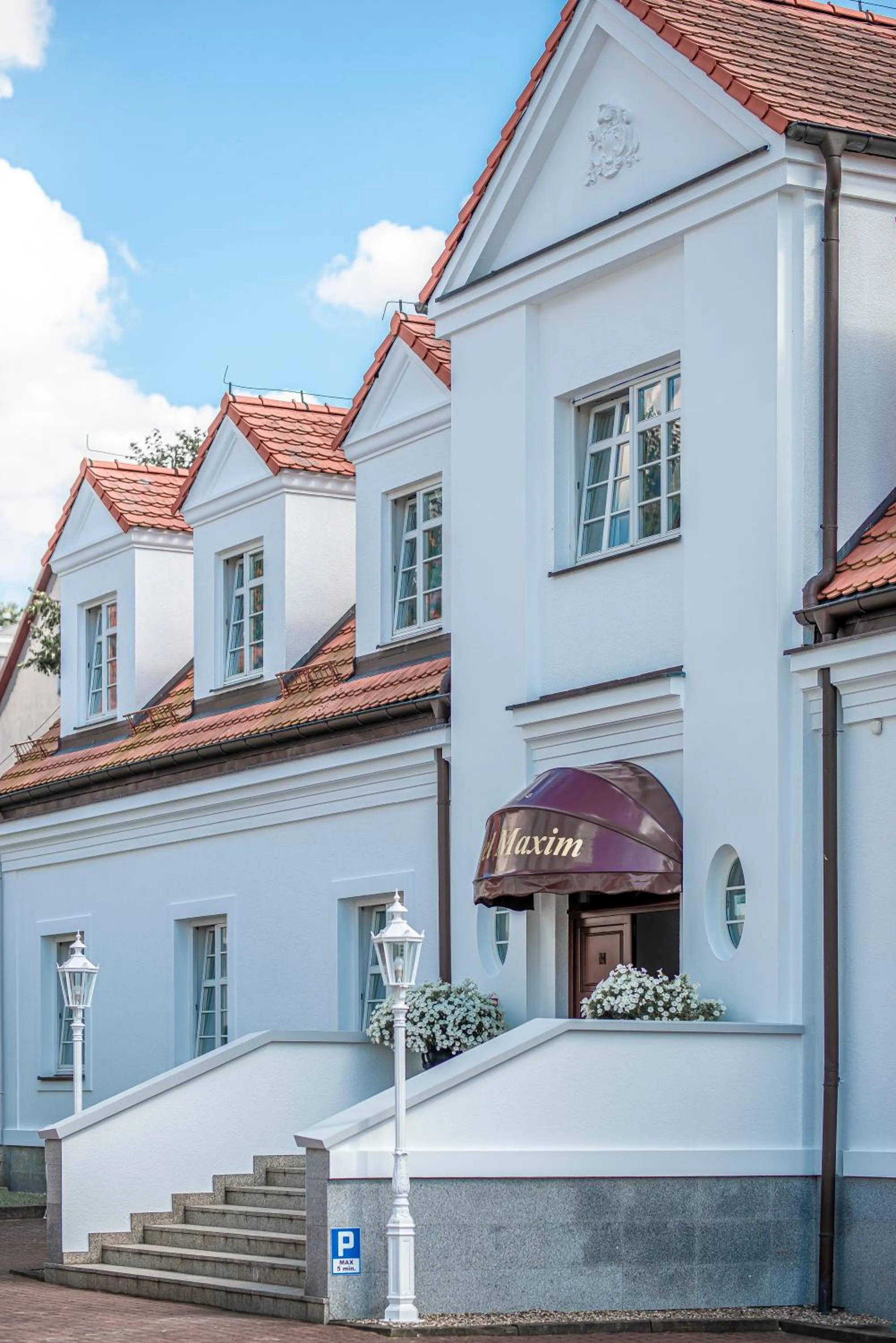 Property building in Maxim honorujemy bon turystyczny