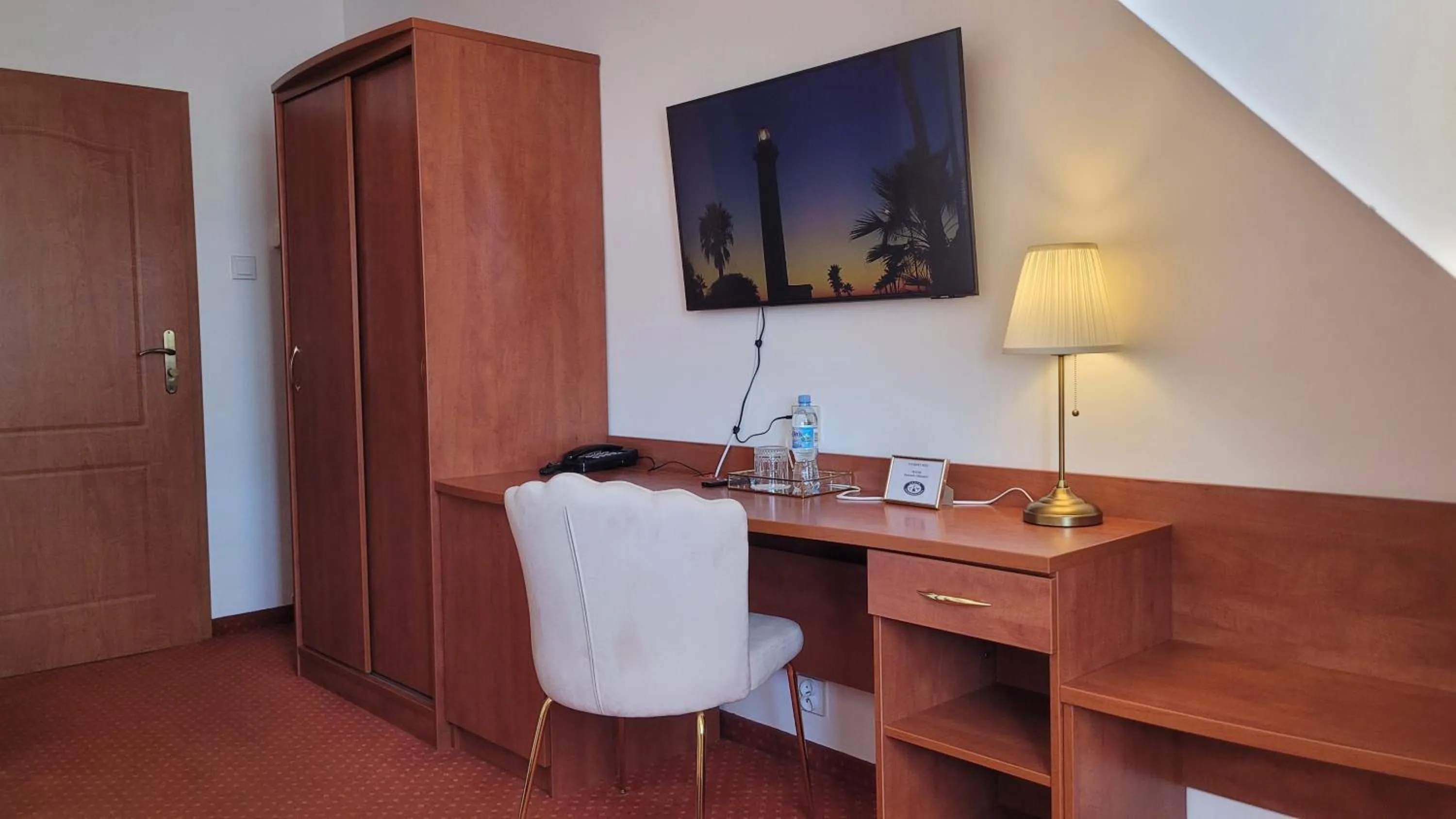 wardrobe, TV/Entertainment Center in Maxim honorujemy bon turystyczny