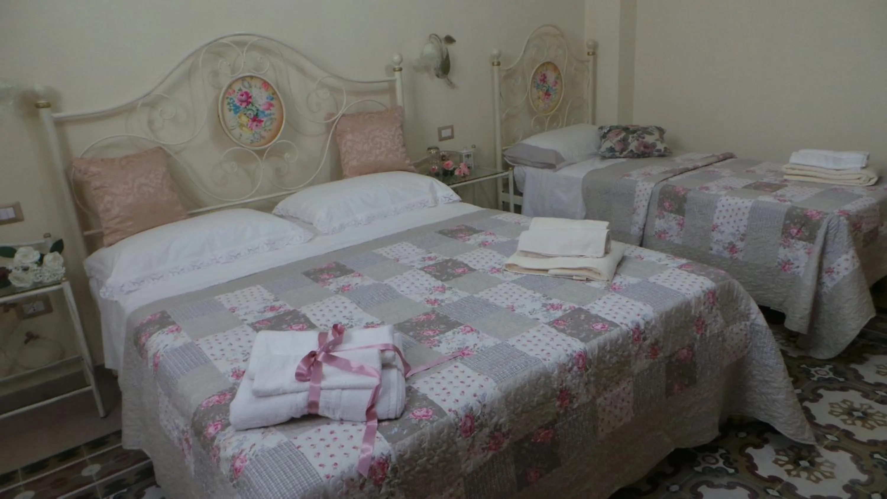 Photo of the whole room, Bed in Oasi Ottocento