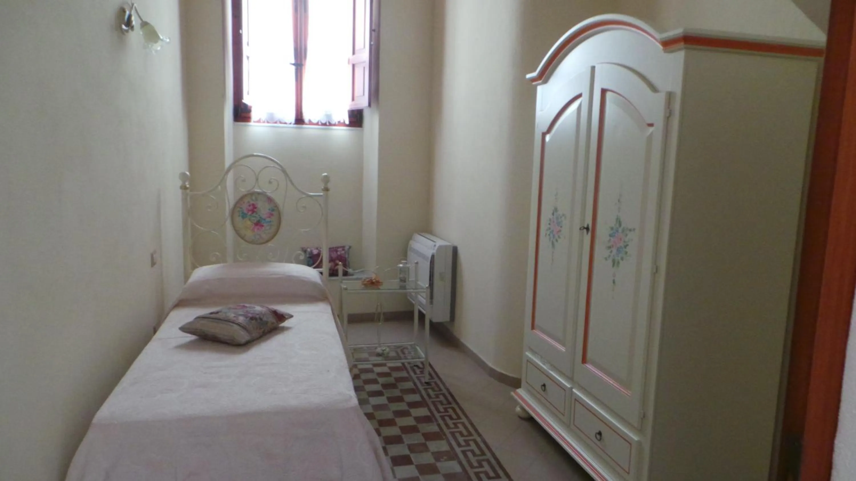 Photo of the whole room, Bed in Oasi Ottocento