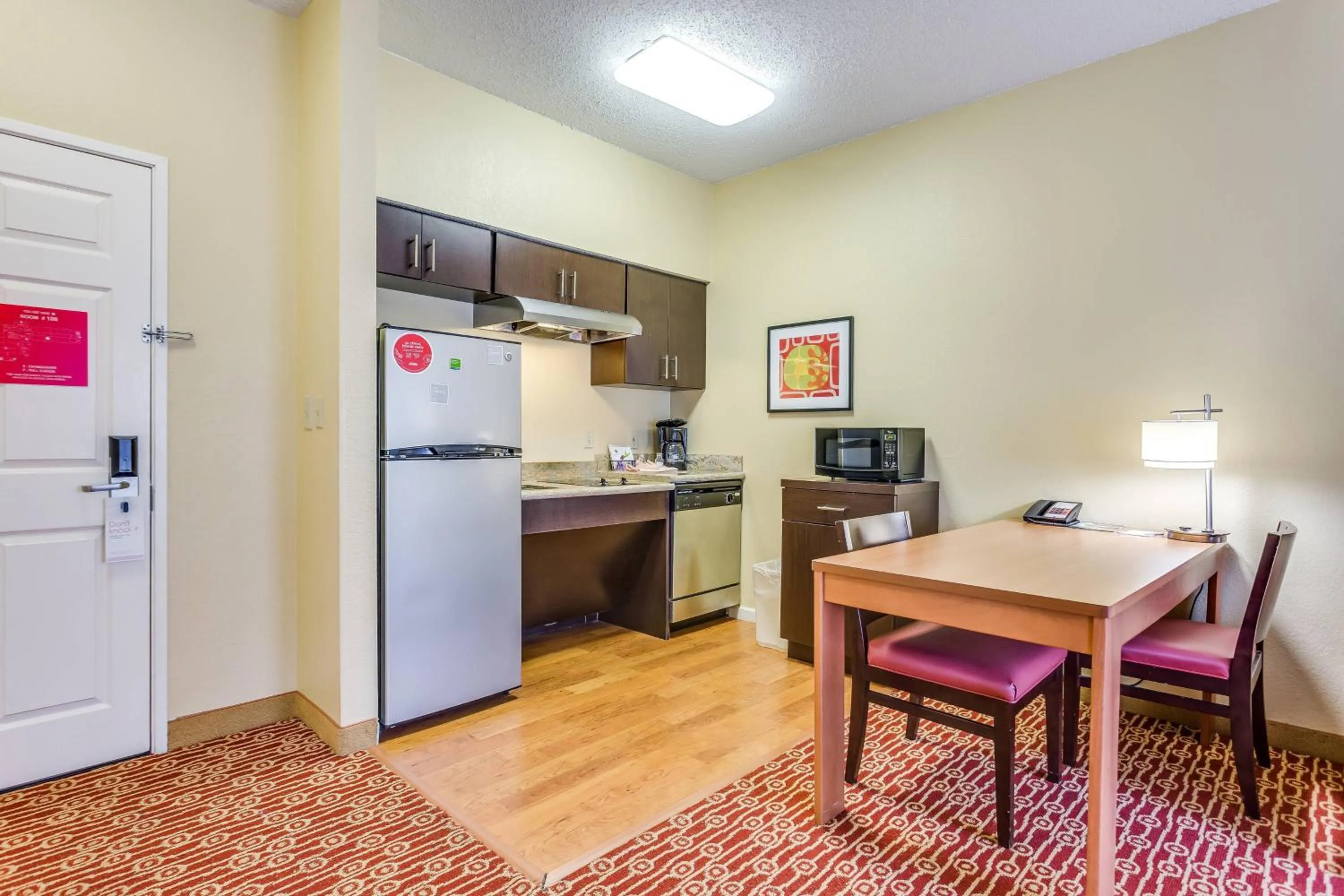 Kitchen or kitchenette in TownePlace Suites by Marriott Dallas Bedford