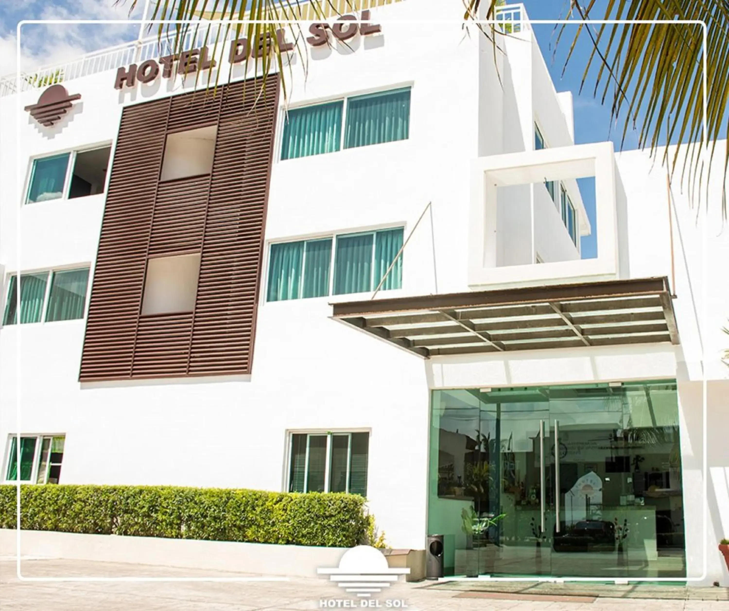 Facade/entrance in Hotel Del Sol Facade/entrance in Hotel Del Sol
