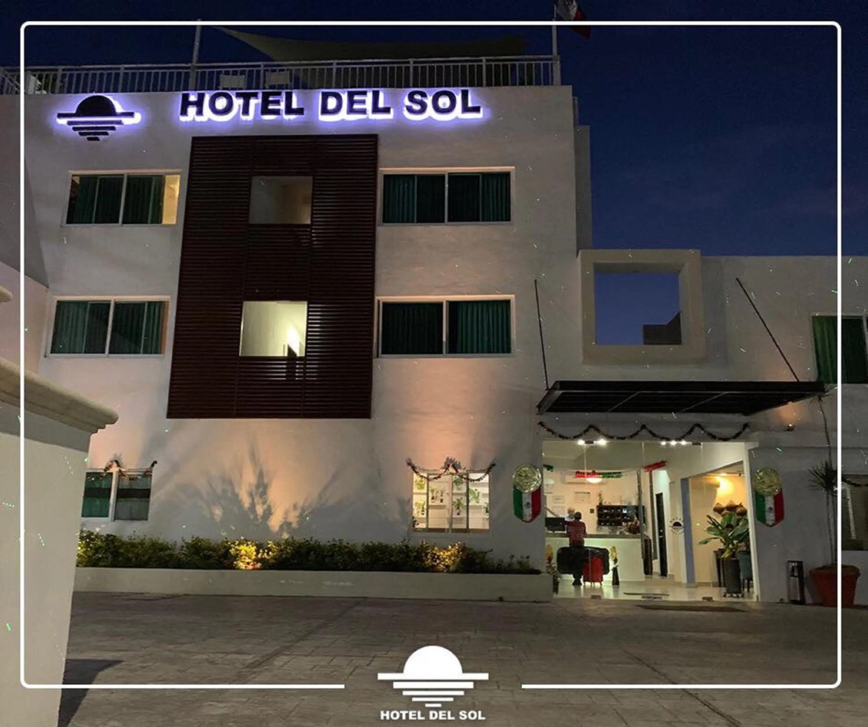Facade/entrance in Hotel Del Sol