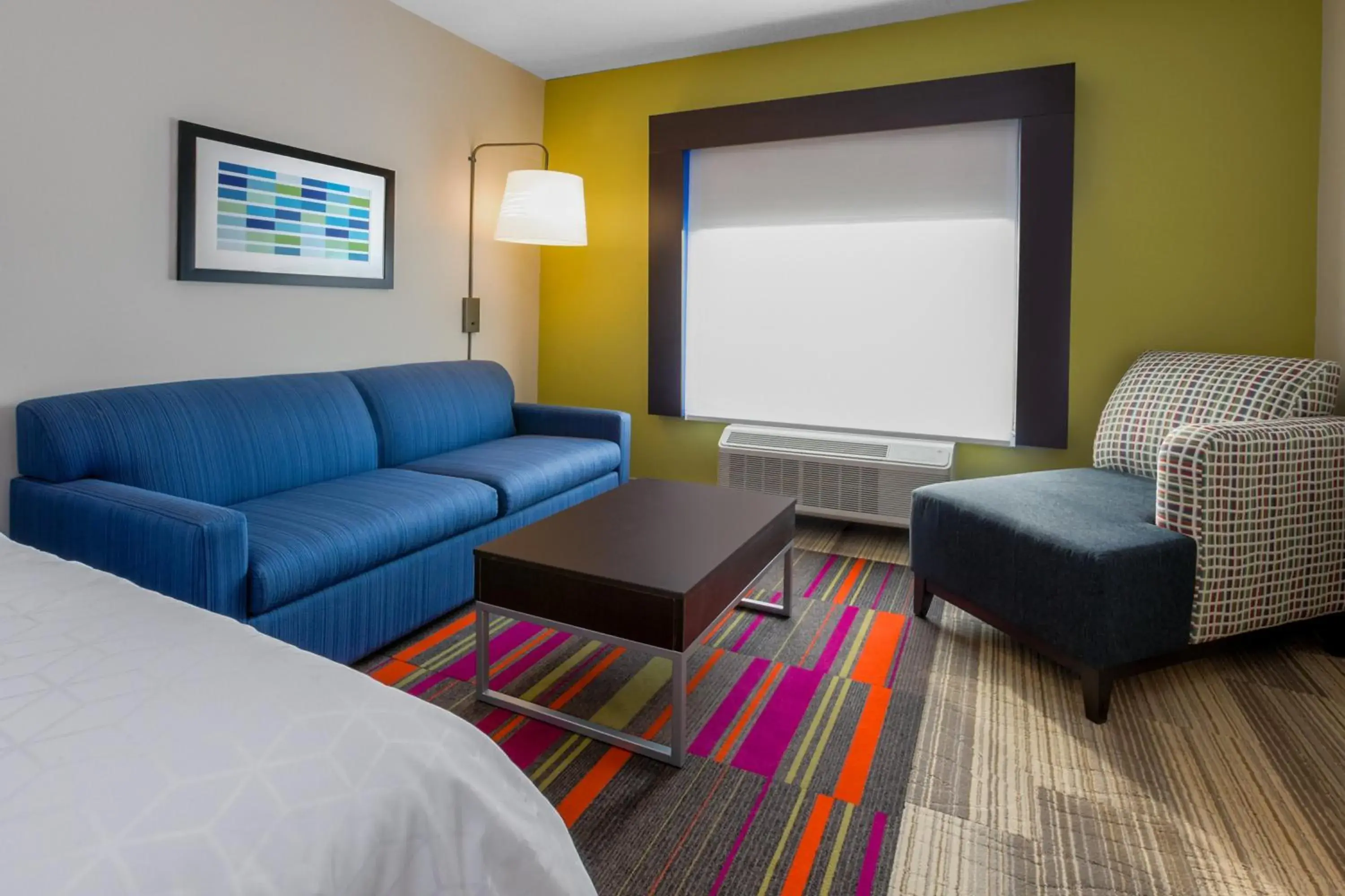 Photo of the whole room, Bed in Holiday Inn Express Hotel & Suites Woodhaven by IHG Photo of the whole room, Bed in Holiday Inn Express Hotel & Suites Woodhaven by IHG