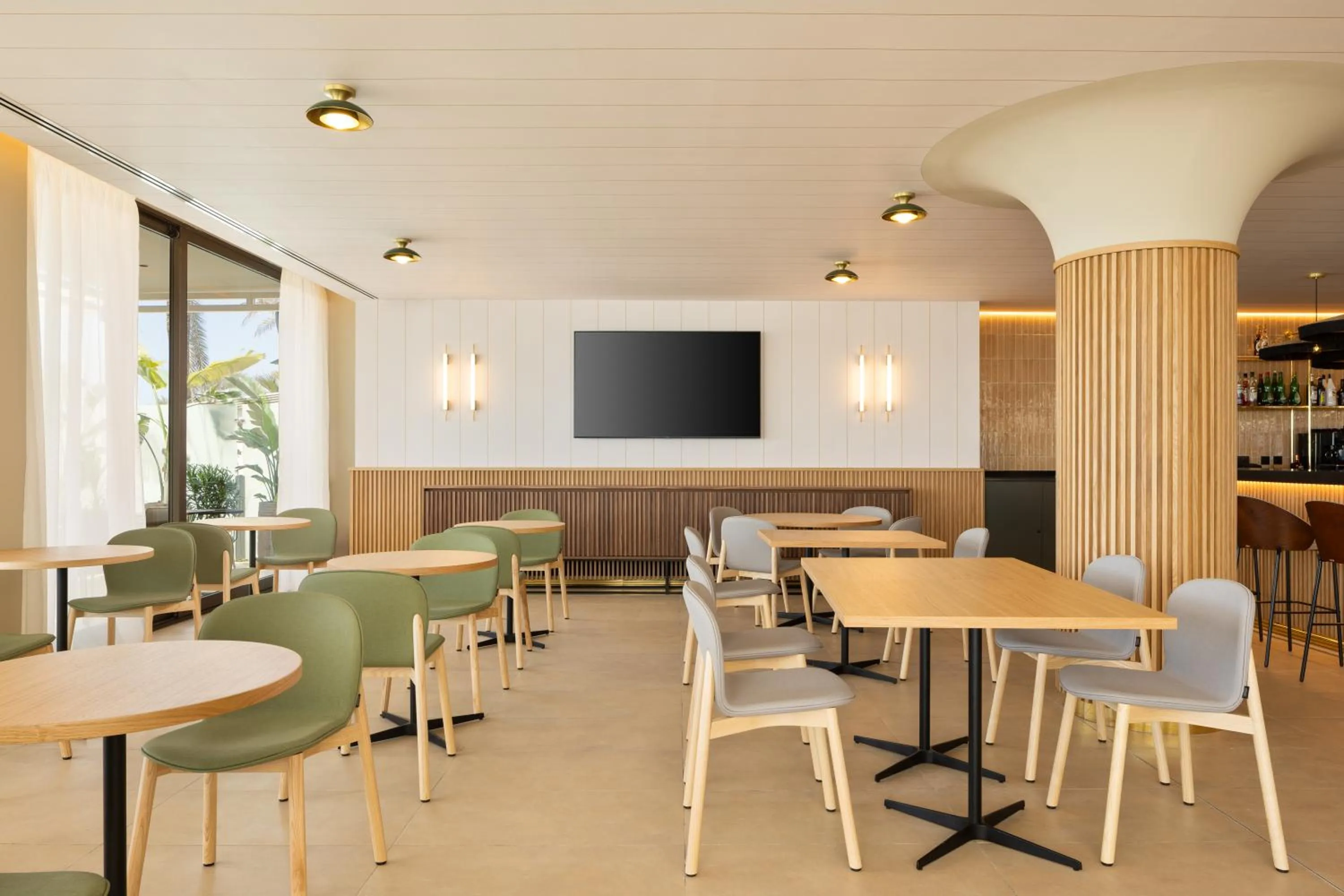 Communal lounge/ TV room in Hotel Eden Palma Playa Adults Only