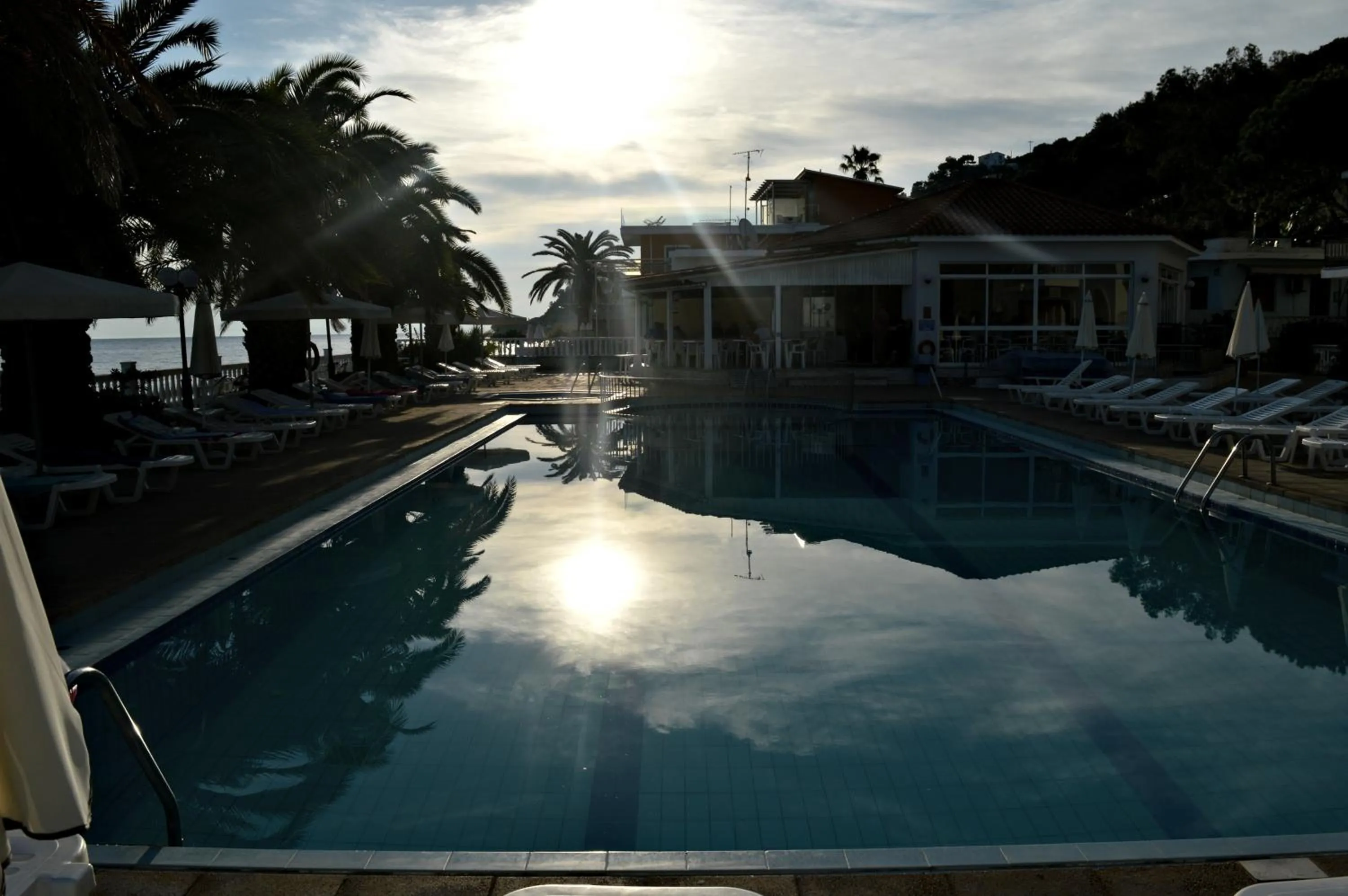 Restaurant/places to eat in Paradise Beach Hotel