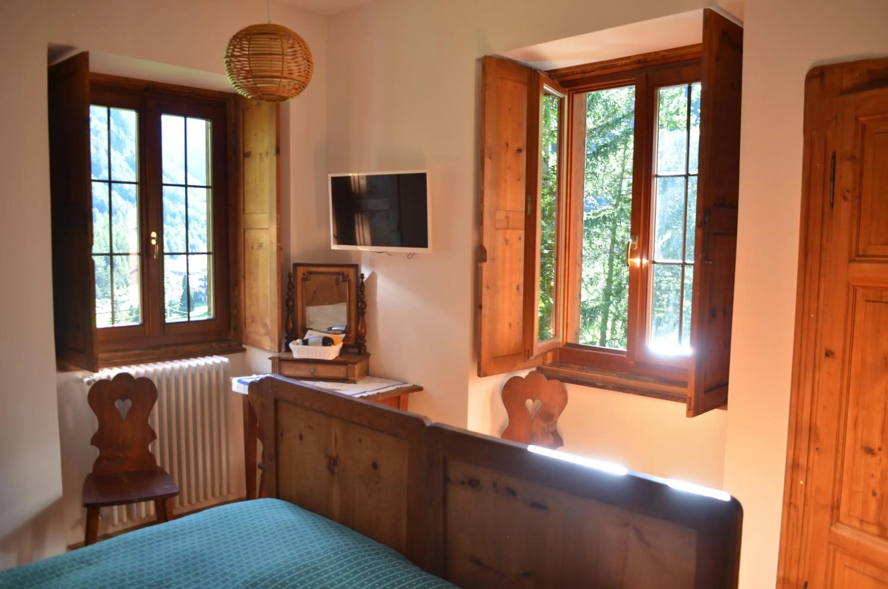 Photo of the whole room in Il Cortese