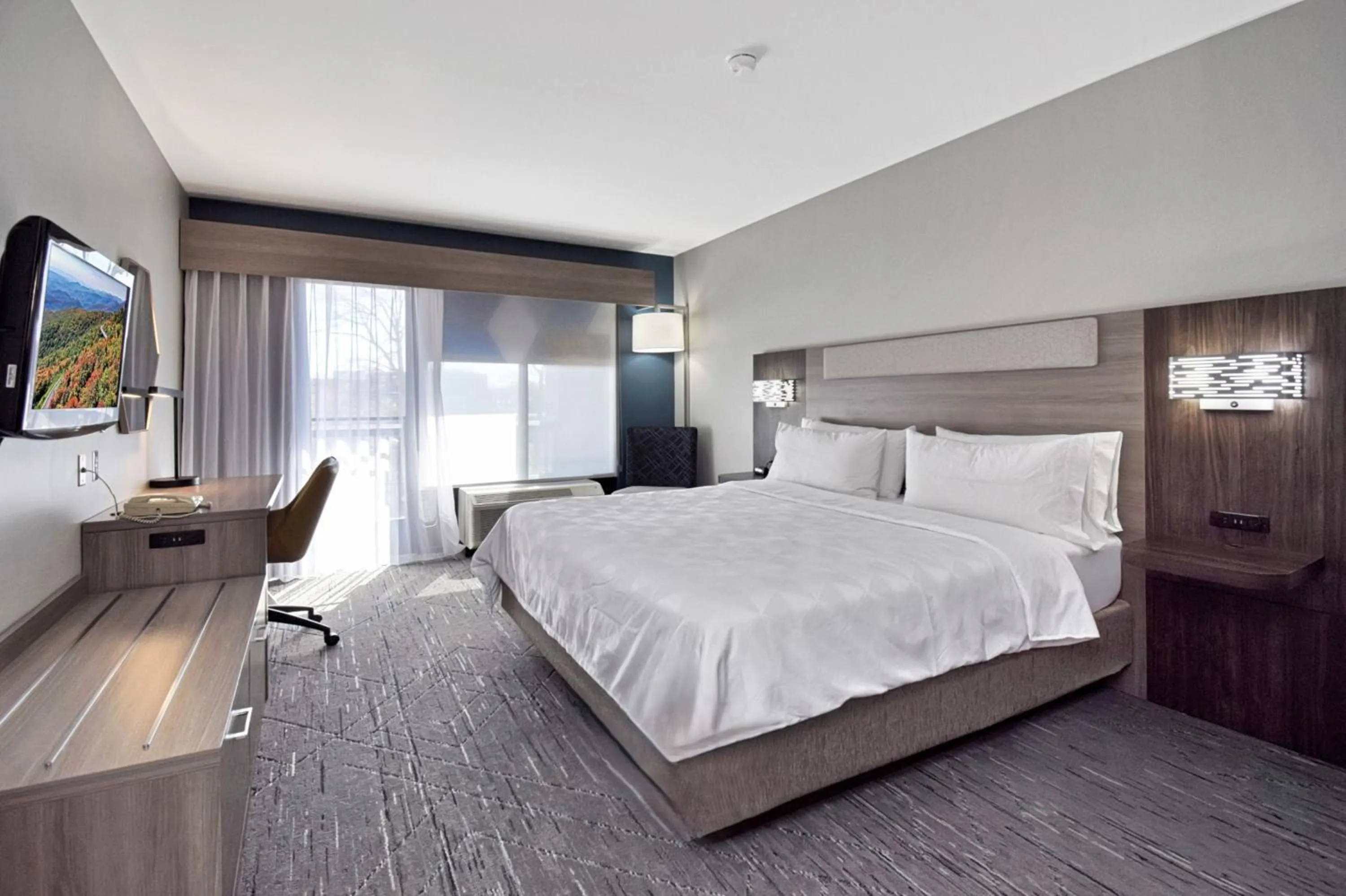 Photo of the whole room, Bed in Holiday Inn Express Boone by IHG