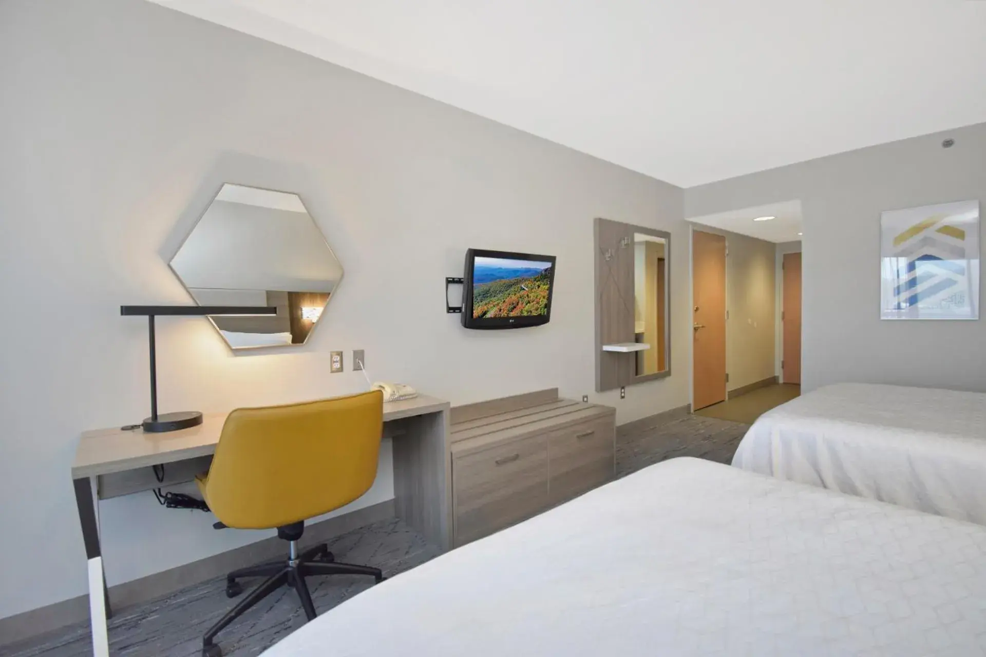 Bed in Holiday Inn Express Boone by IHG Bed in Holiday Inn Express Boone by IHG