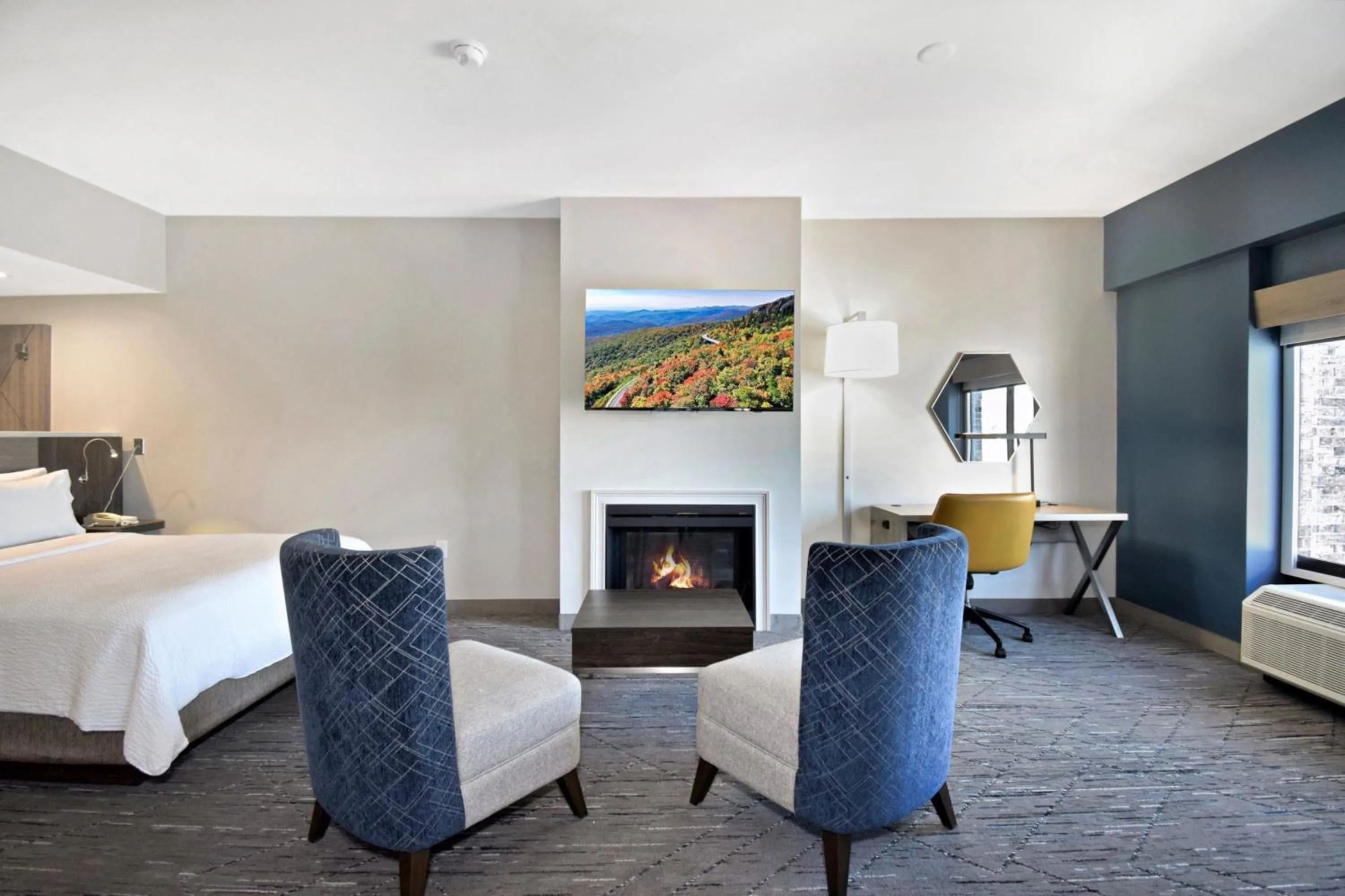 Photo of the whole room, Bed in Holiday Inn Express Boone by IHG