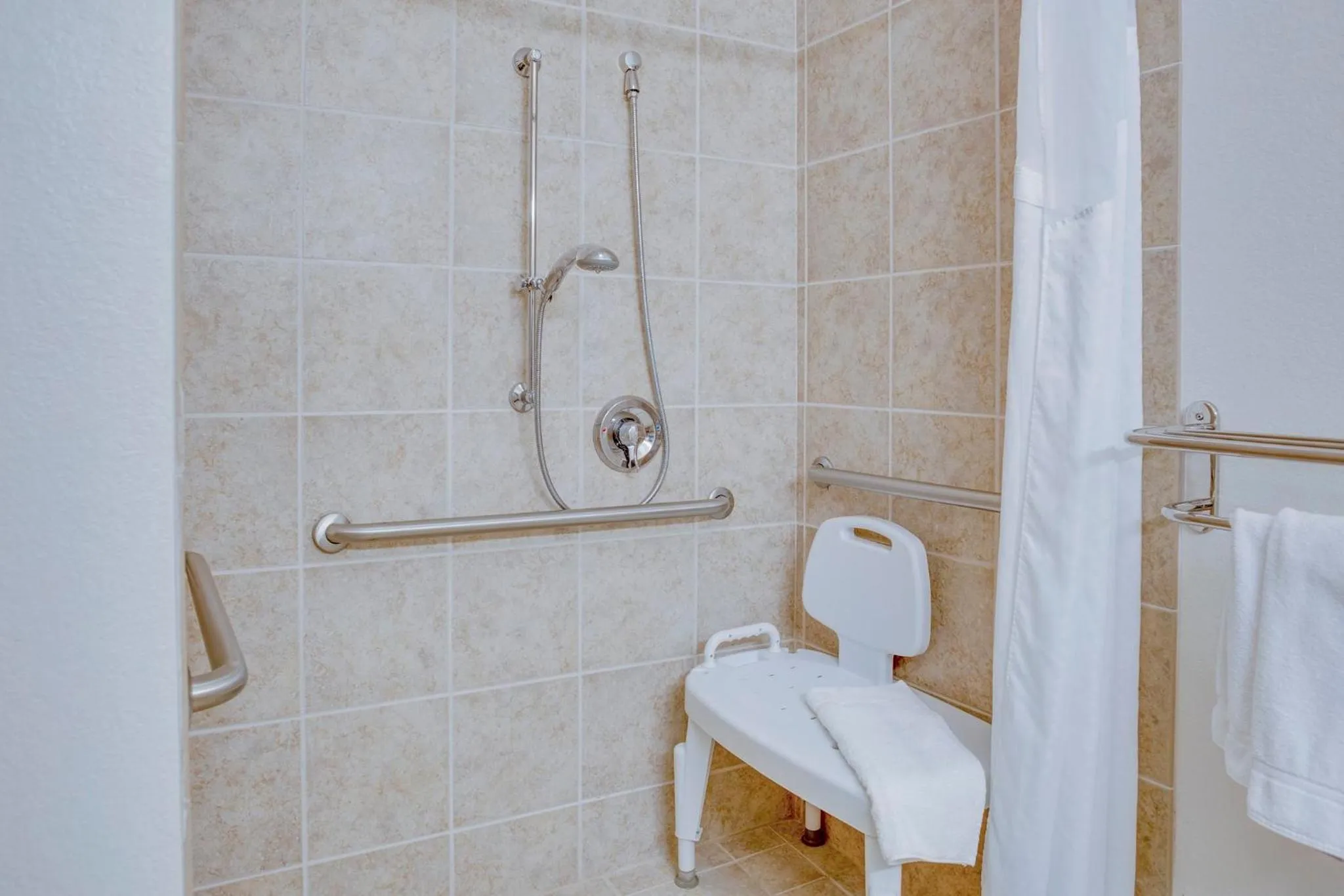 Photo of the whole room in Holiday Inn Express Hotel & Suites Oklahoma City-Bethany by IHG