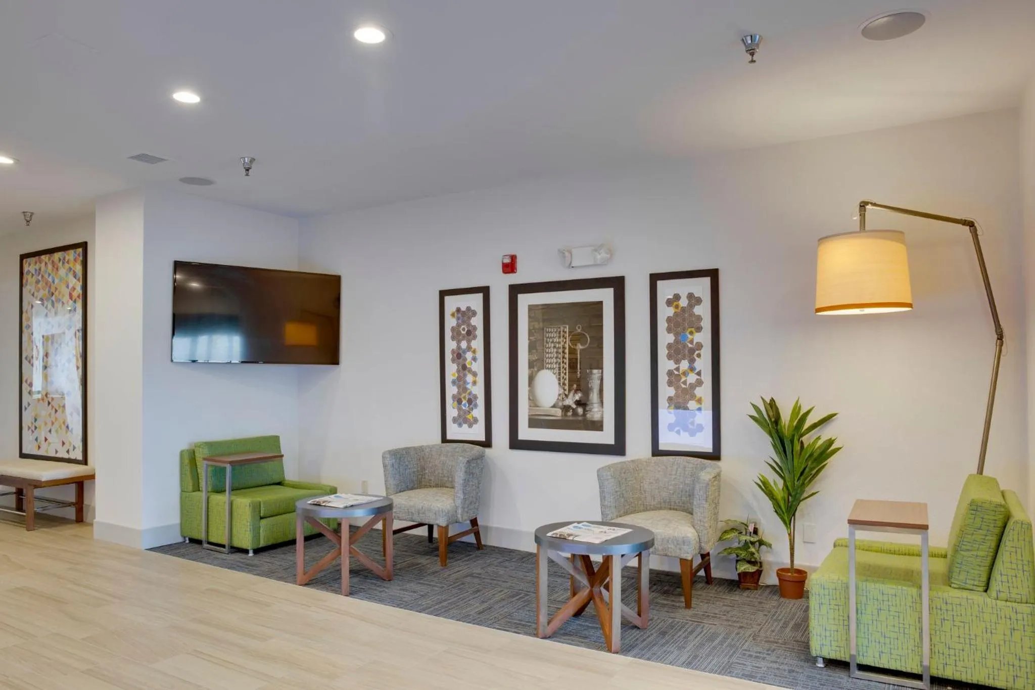 Property building in Holiday Inn Express Hotel & Suites Oklahoma City-Bethany by IHG