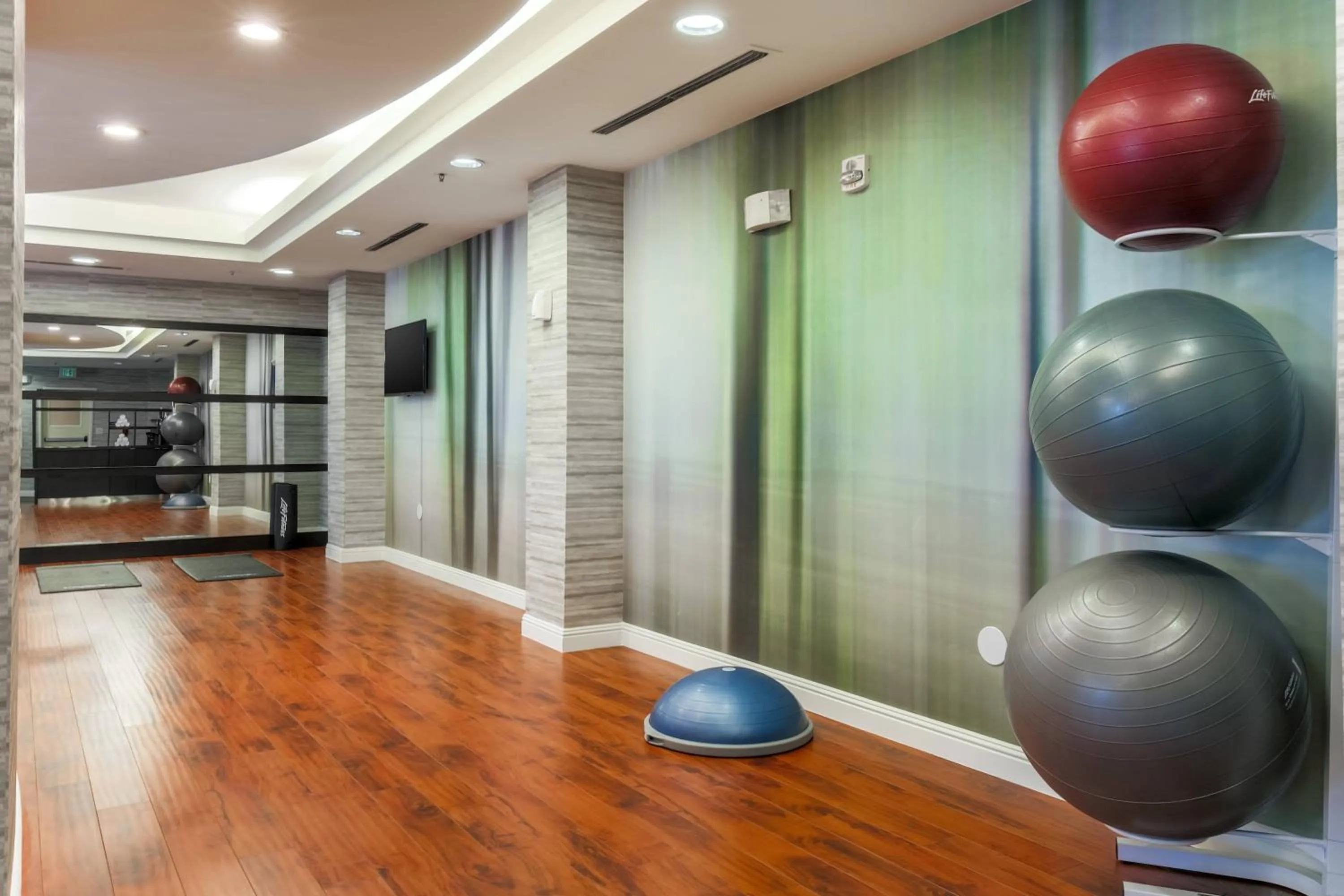 Fitness centre/facilities in Courtyard by Marriott Roseville Galleria Mall/Creekside Ridge Drive