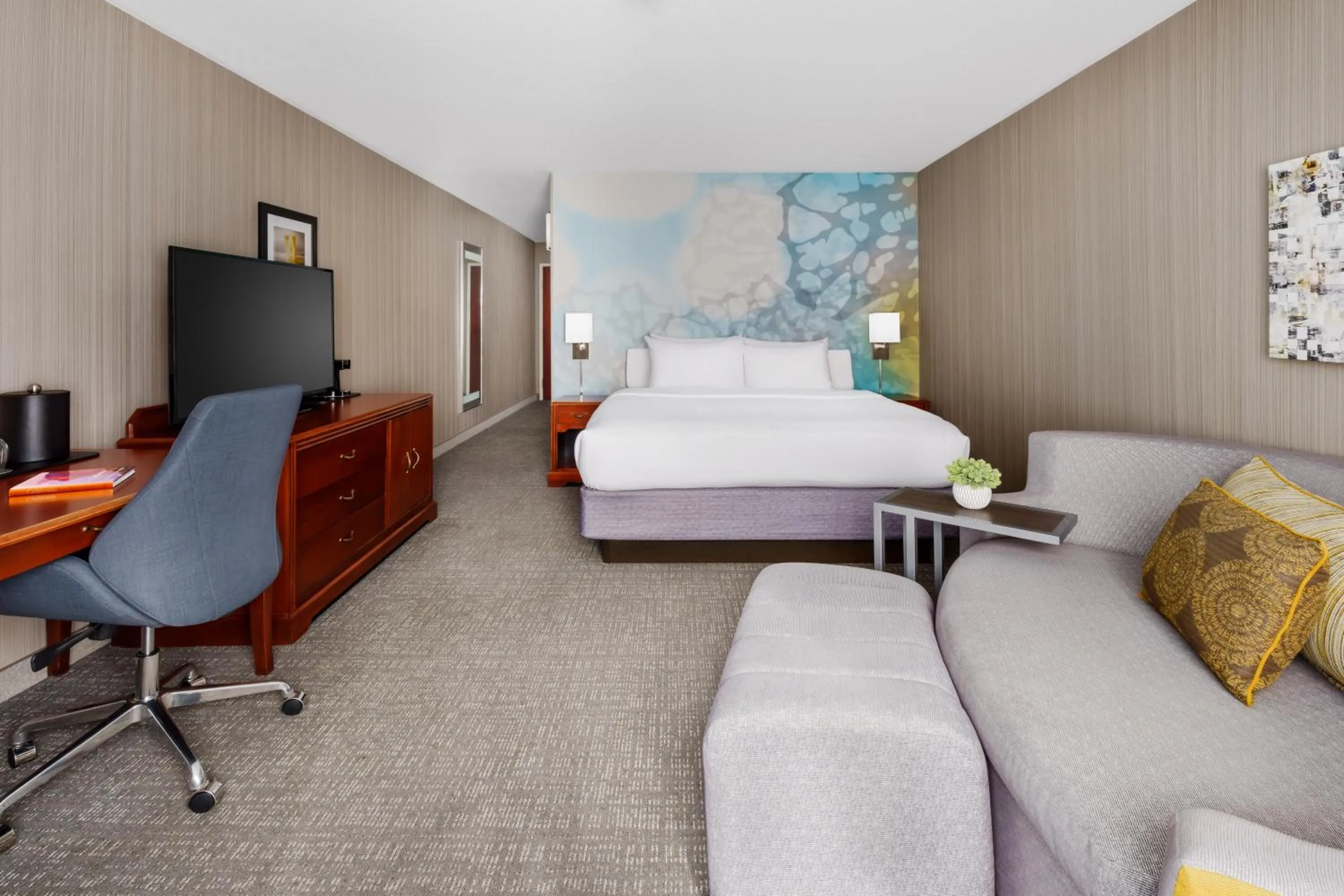 Bedroom, Bed in Courtyard by Marriott Roseville Galleria Mall/Creekside Ridge Drive