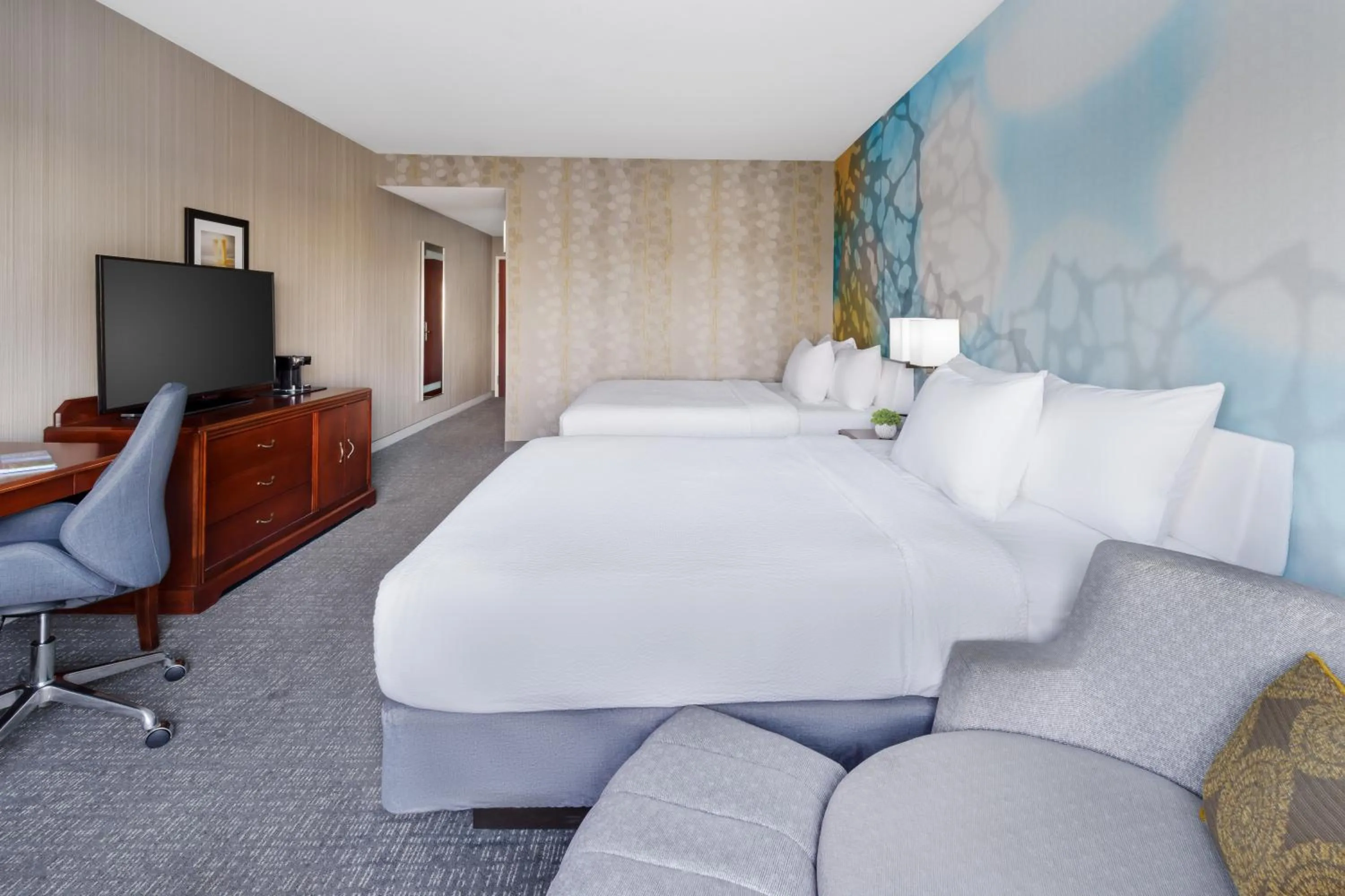 Bed in Courtyard by Marriott Roseville Galleria Mall/Creekside Ridge Drive