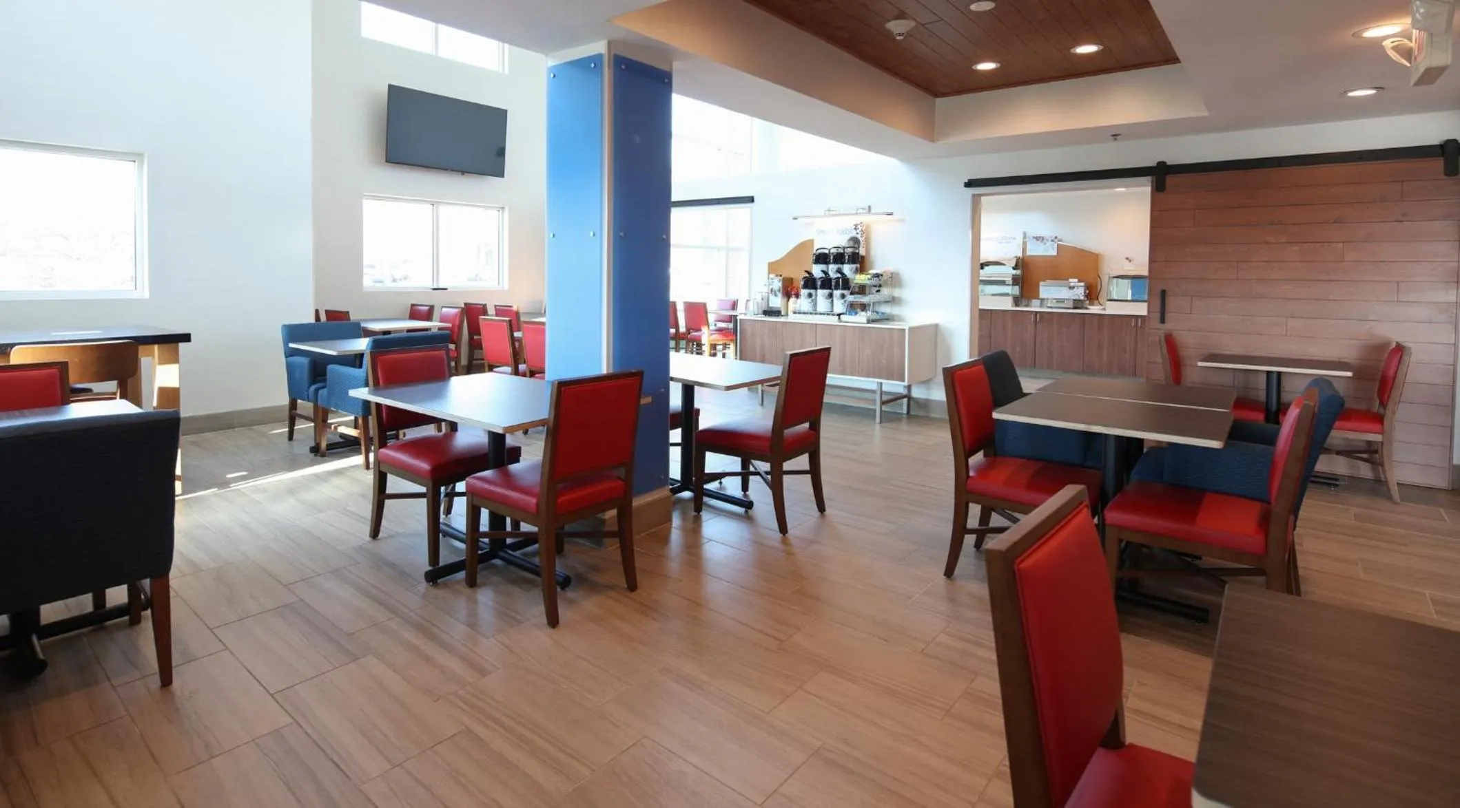 Breakfast in Holiday Inn Express Hotel & Suites Cincinnati Southeast Newport by IHG