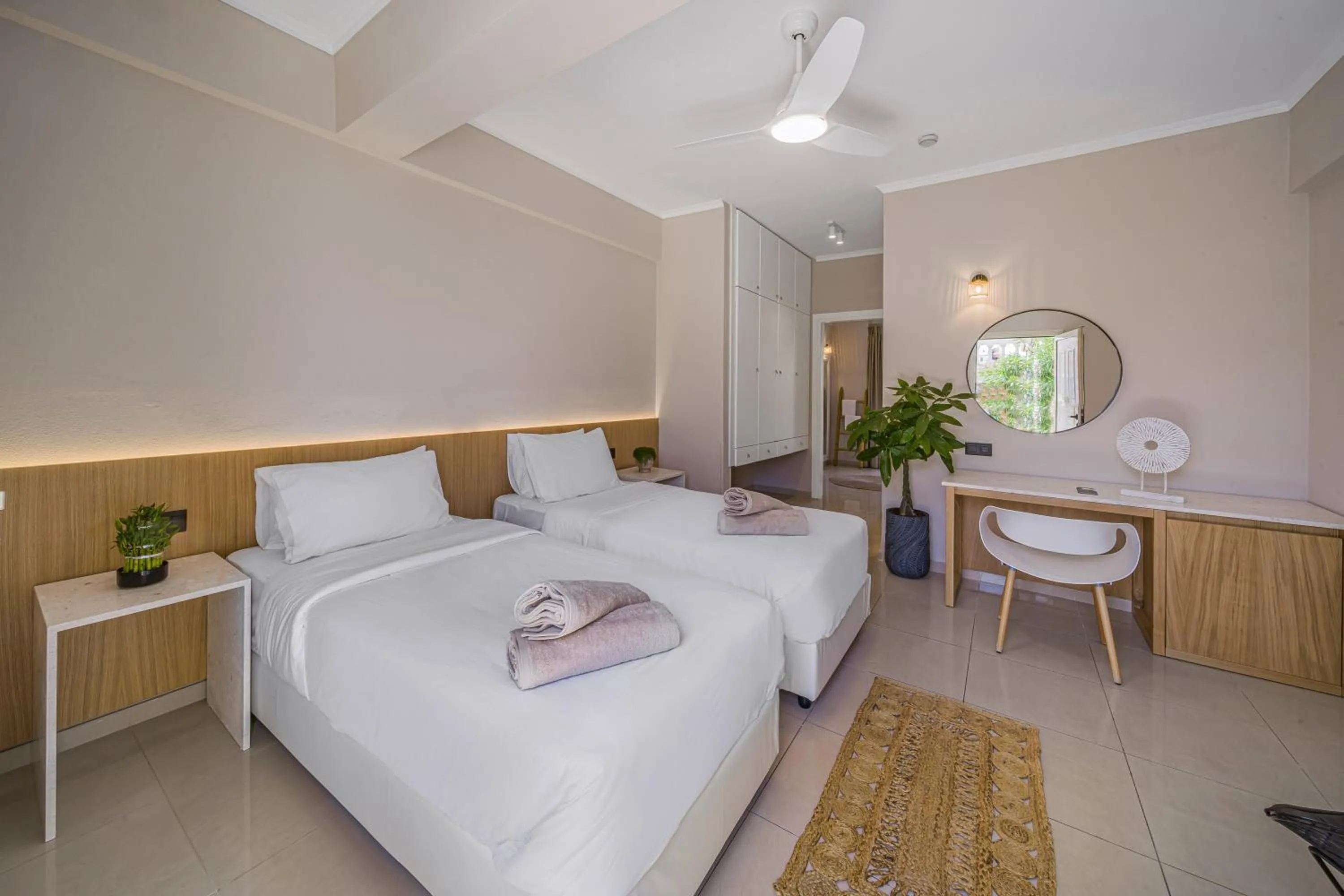 Property building, Bed in Notos Heights Hotel & Suites